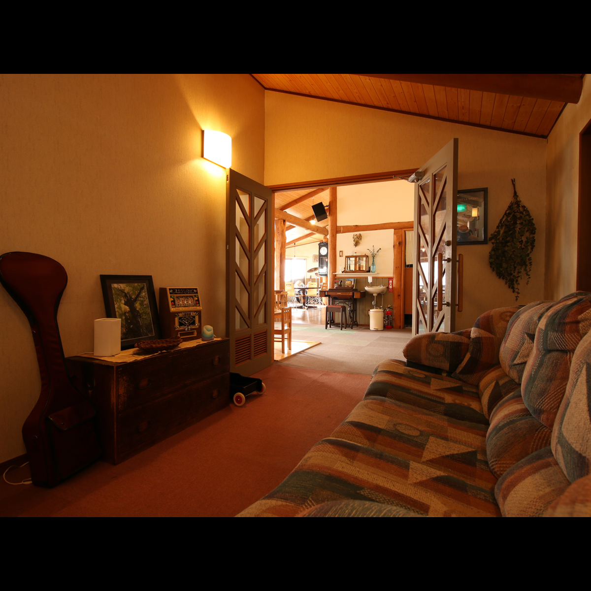 ２Fの廊下にはゆっくりと寛げるソファ