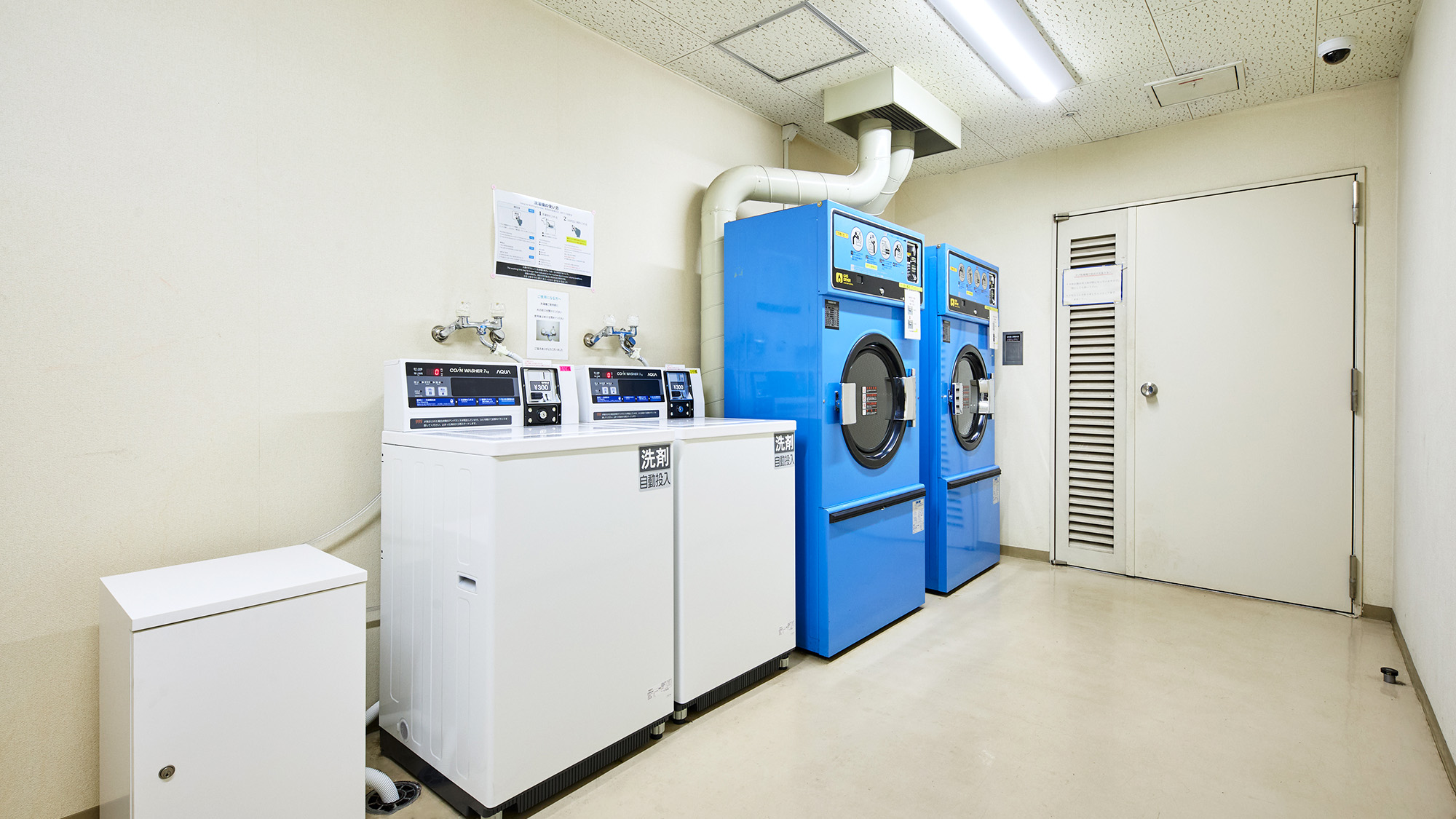 コインランドリーの洗濯機をリニューアルいたしました。洗剤は自動投入式となっております。