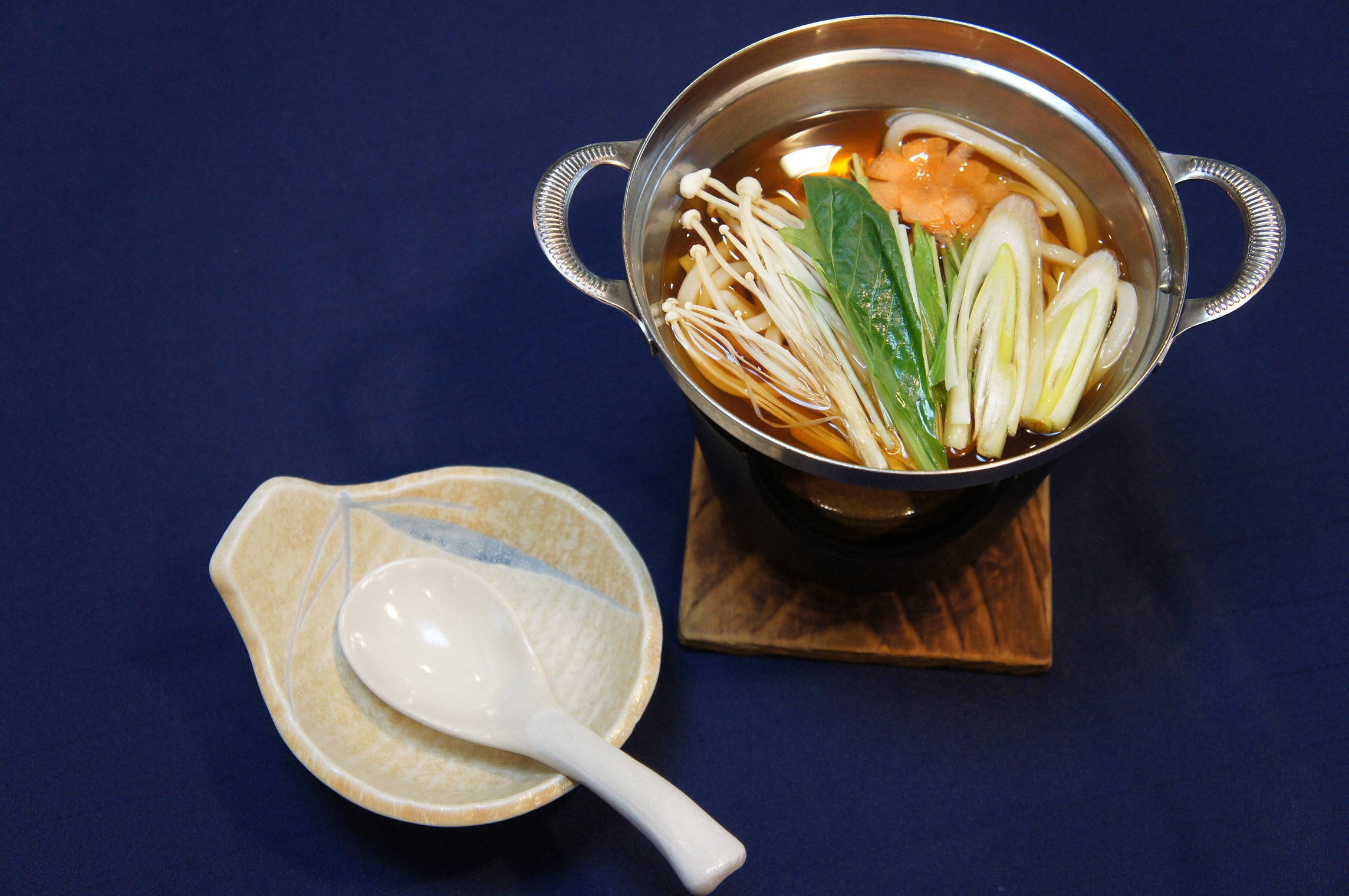 朝食の一品　野菜とうどん鍋