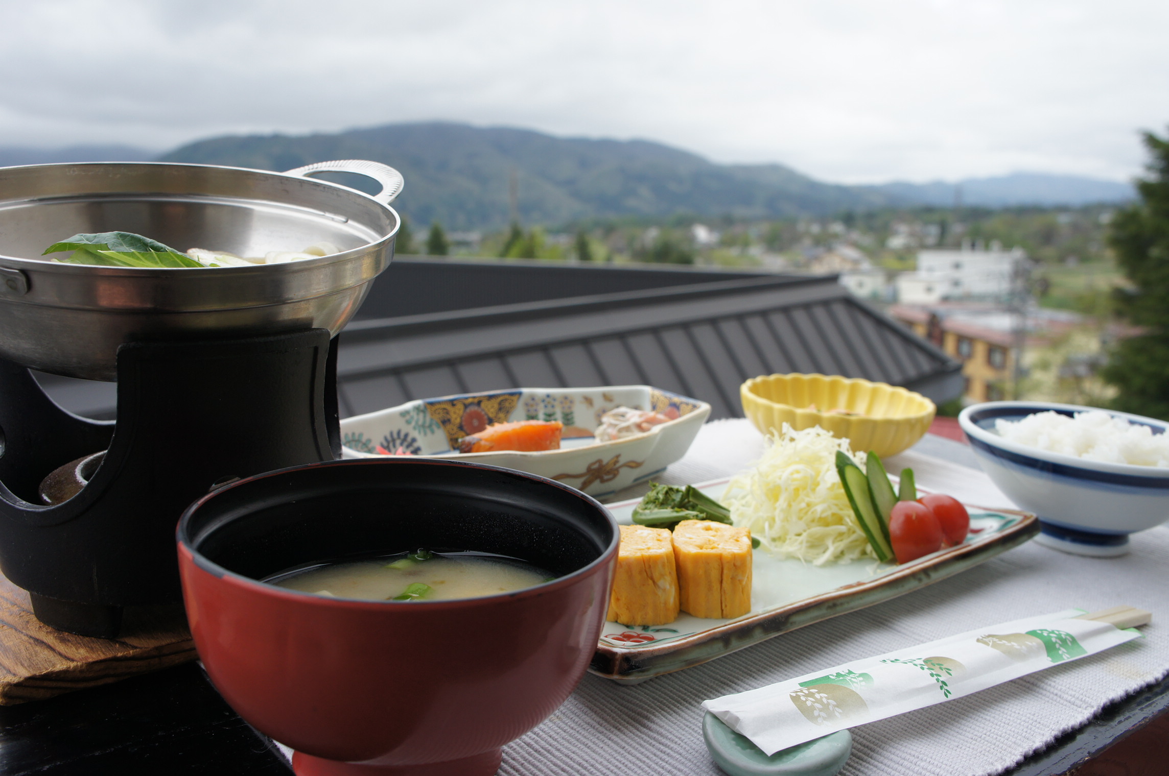 朝食の一例　屋上　町側