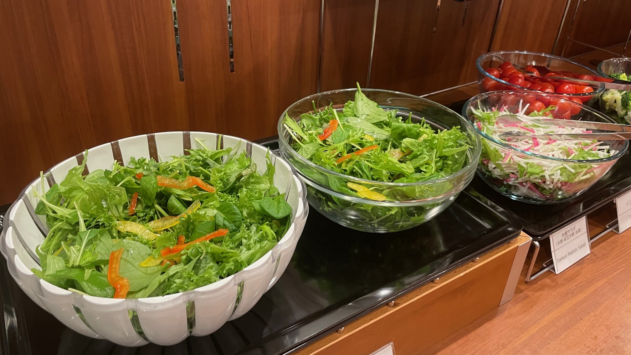 季節の野菜サラダ