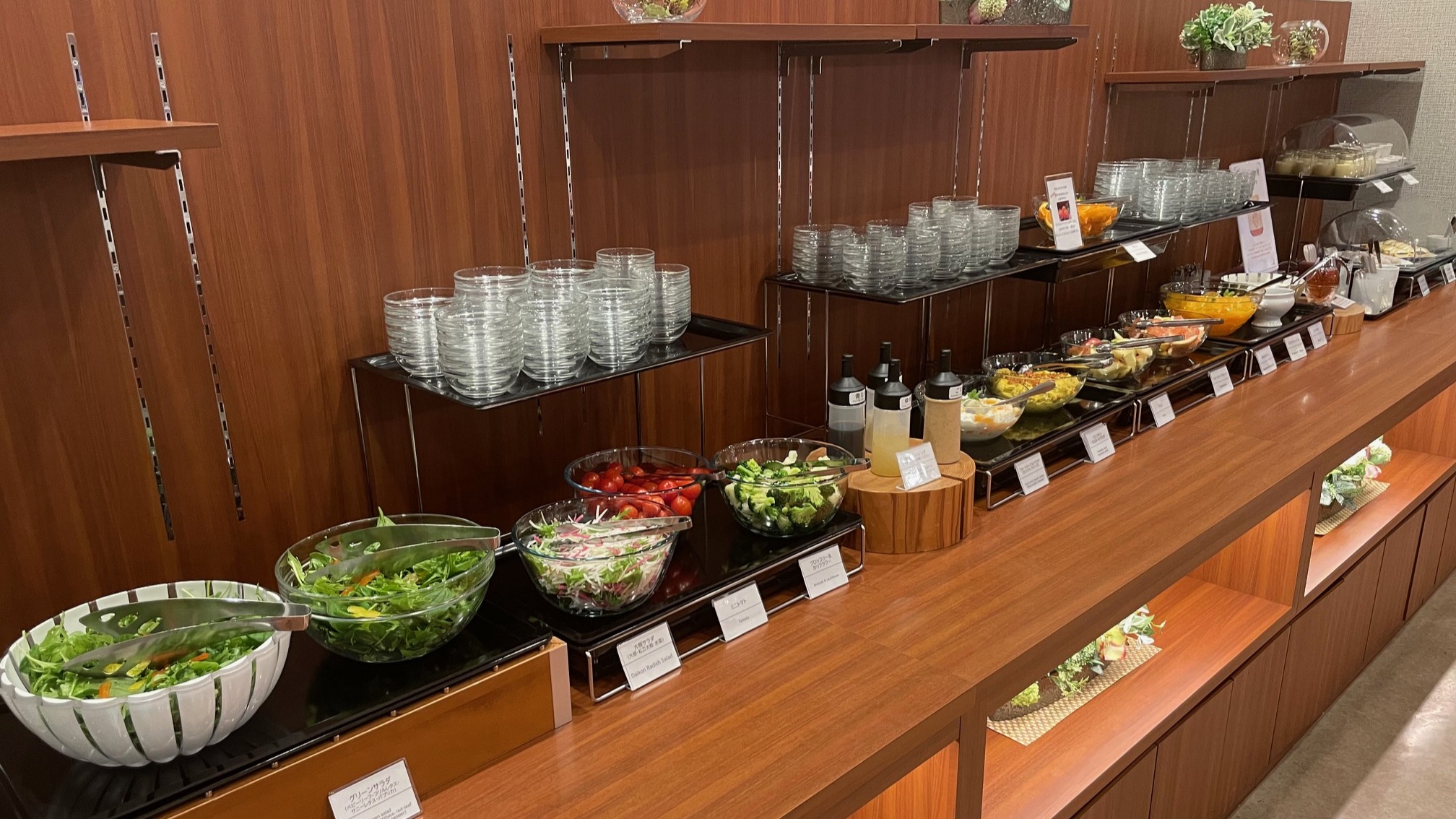 サラダバイキング