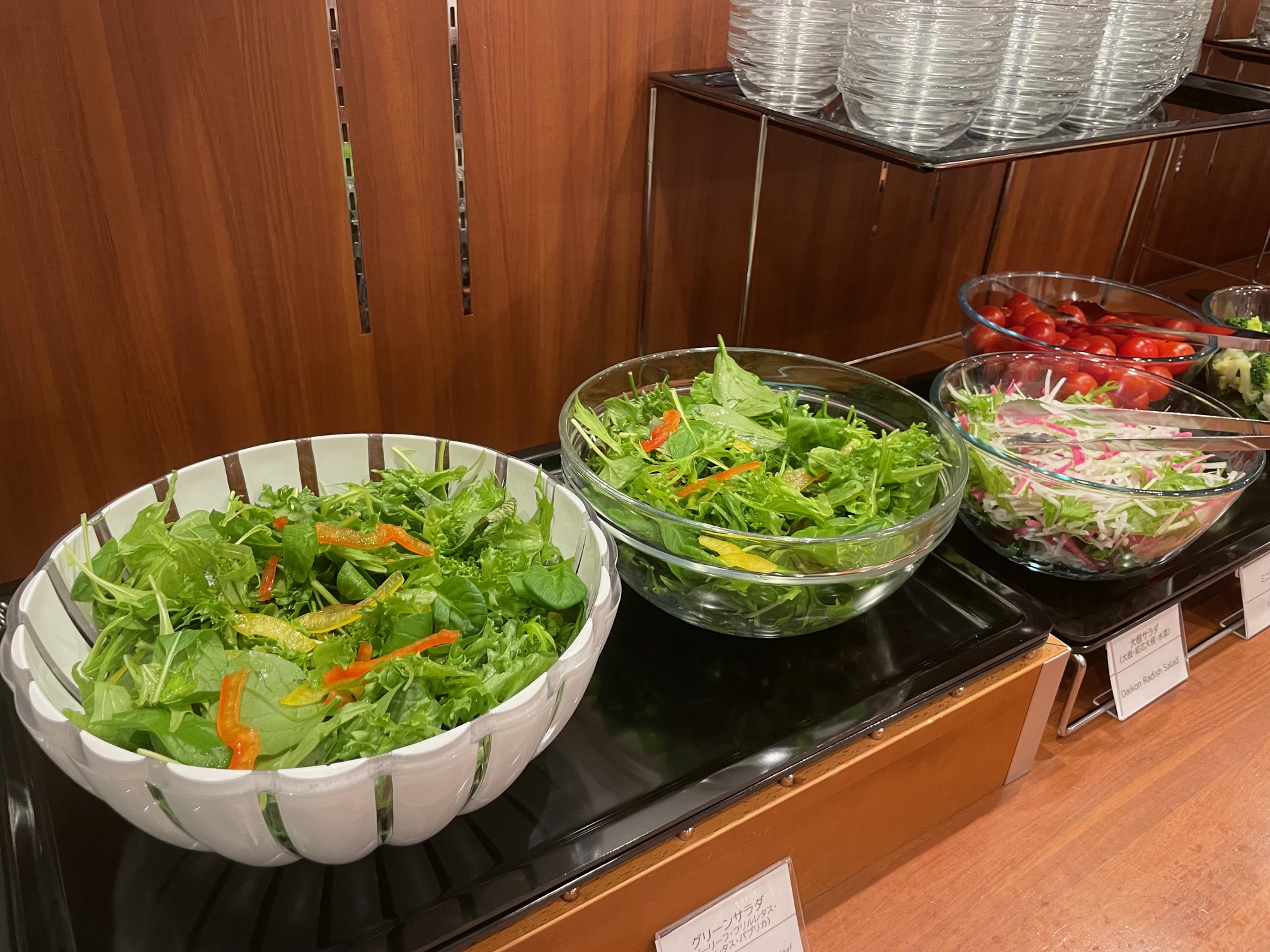 季節の野菜サラダ