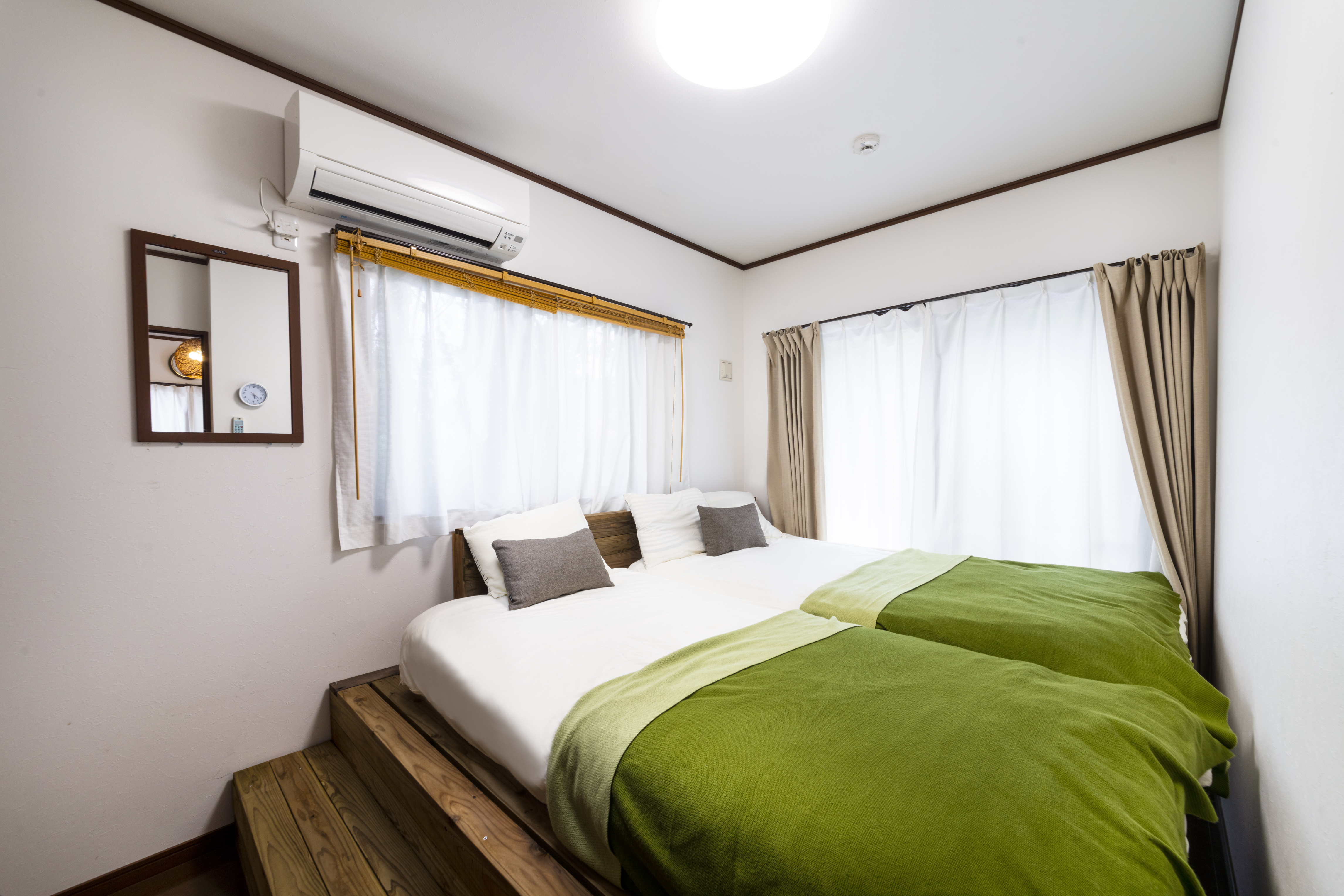 広々したリビングダイニングには、リラックスして過ごしていただけるように畳を設置。清潔感もあり、ゆっくりお寛ぎいただける空間です。