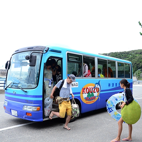 [島内村営バス]島内の主要スポットを巡っています。他にもレンタサイクル・バイク等もお勧めです。