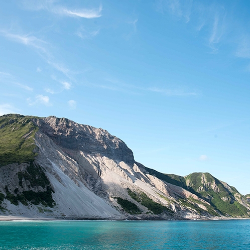 *[多幸湾]神津島の東側にある湾。展望台からは美しい風景を一望できます。