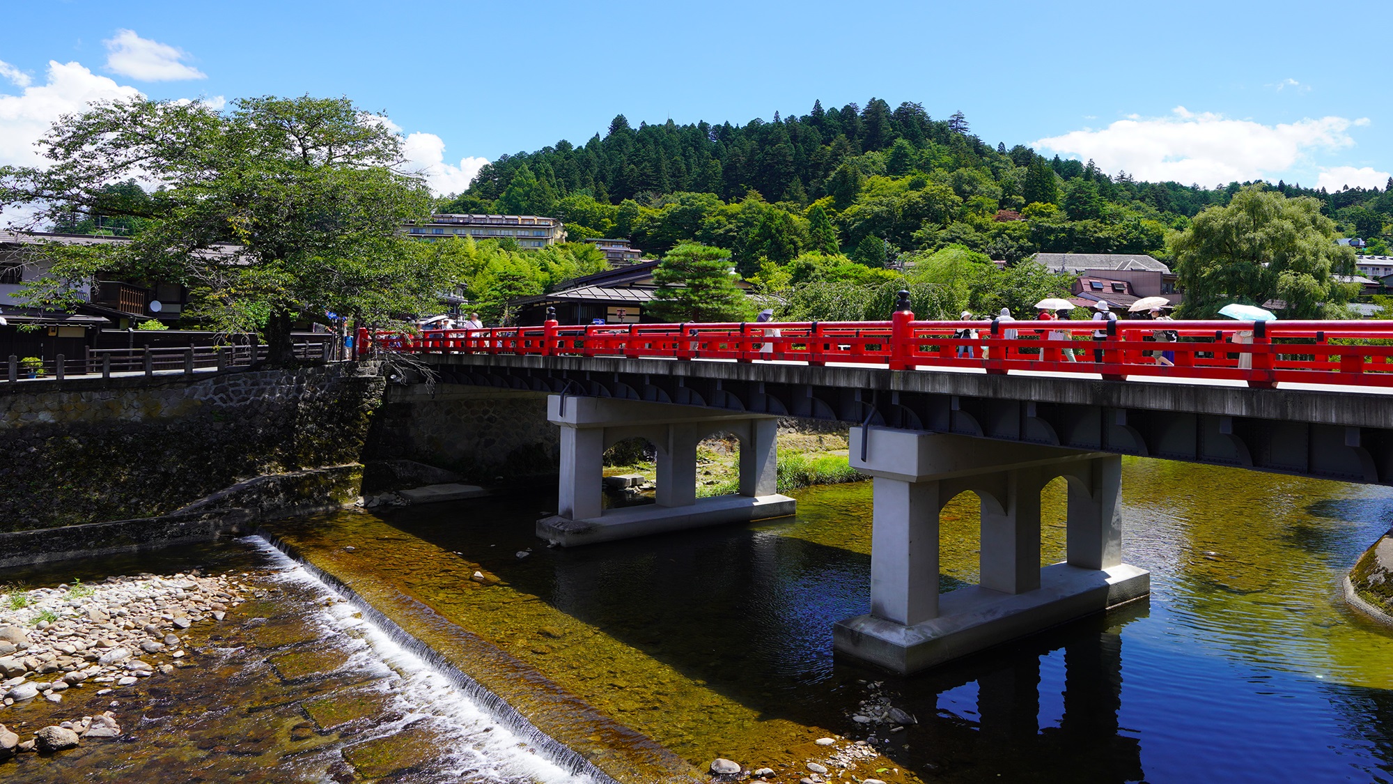 赤い中橋（夏）