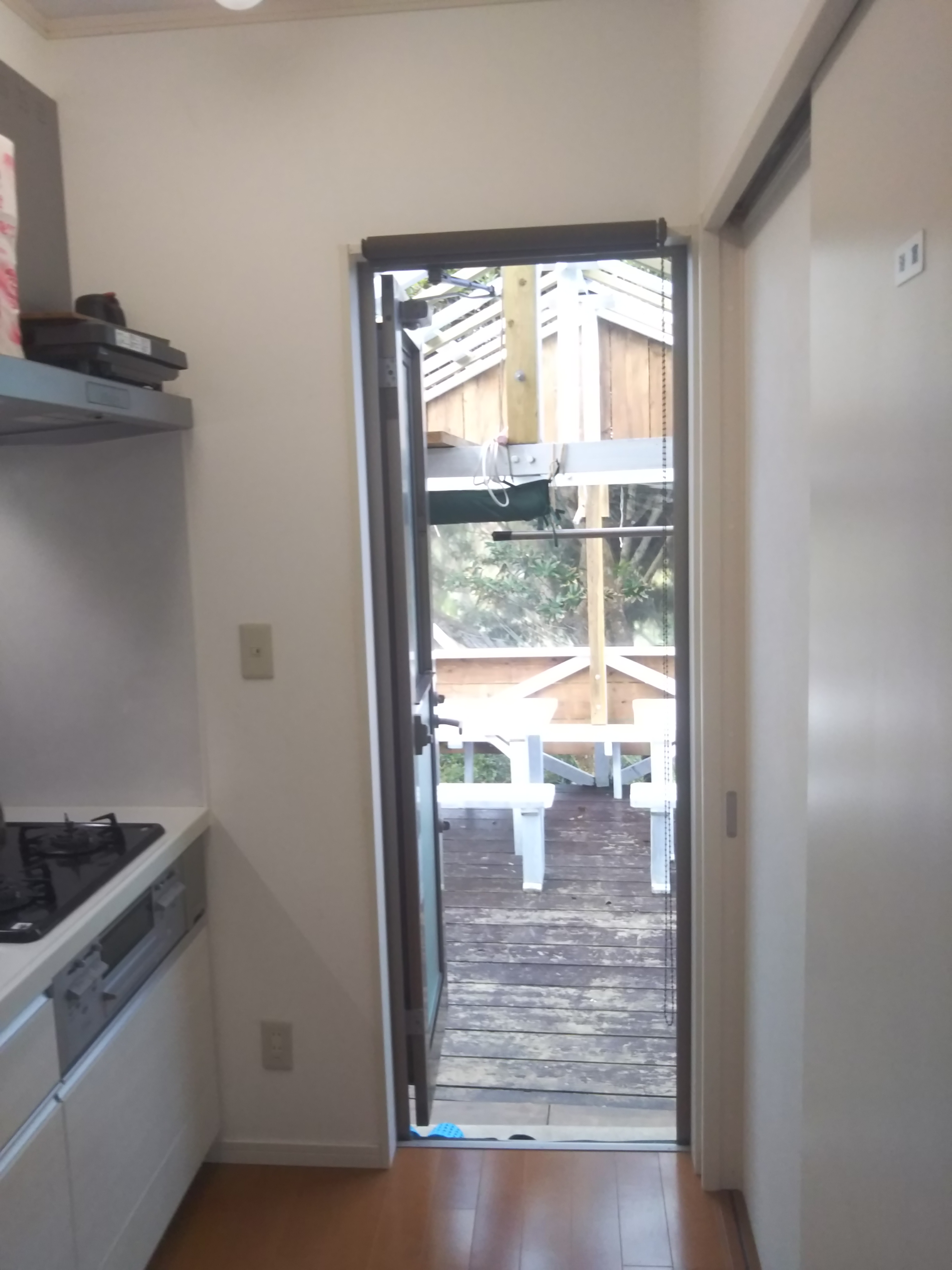 キッチンからデッキへ