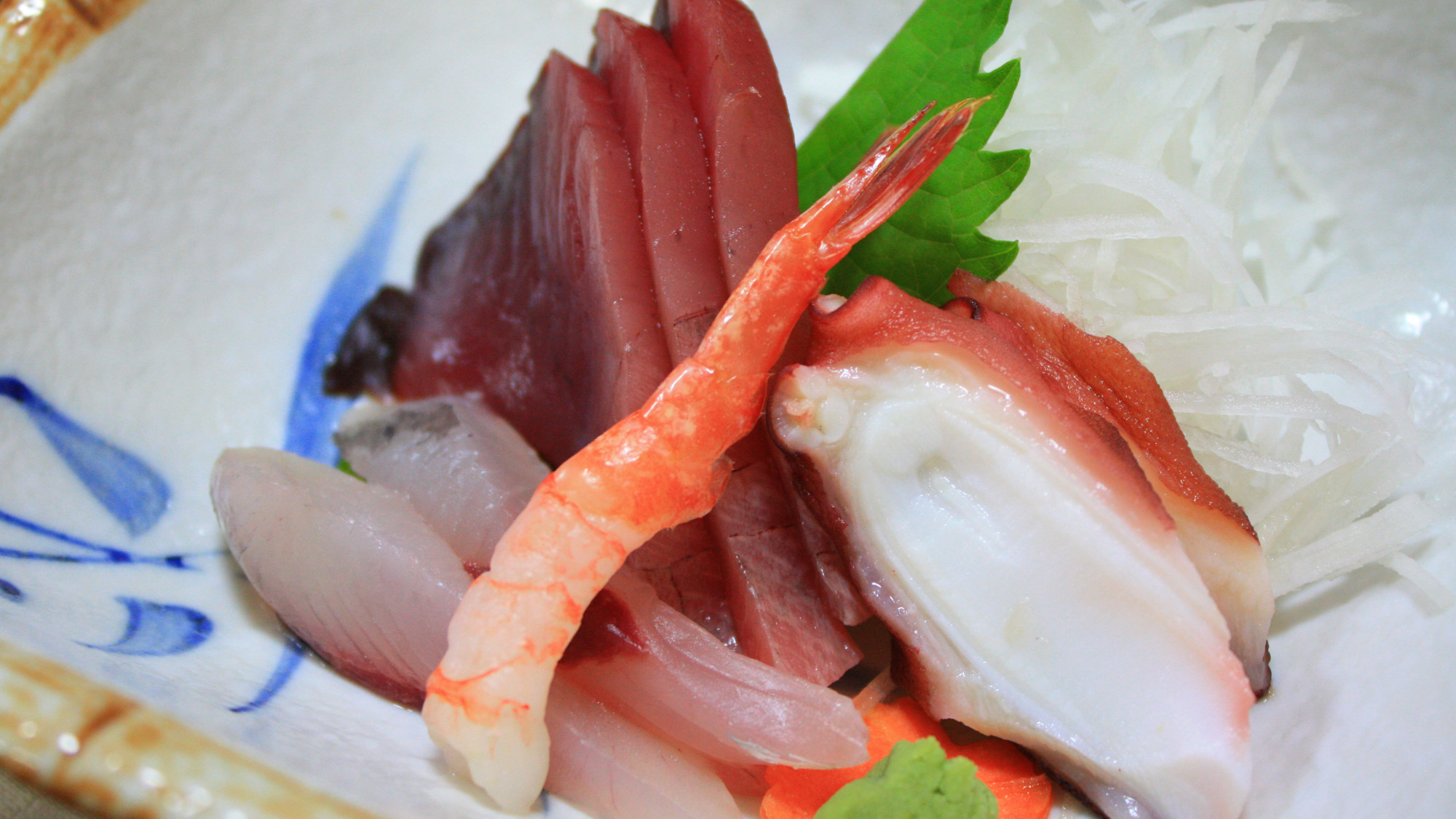 *【夕食一例】屋久島近海で獲れた海の幸をご賞味いただけます。