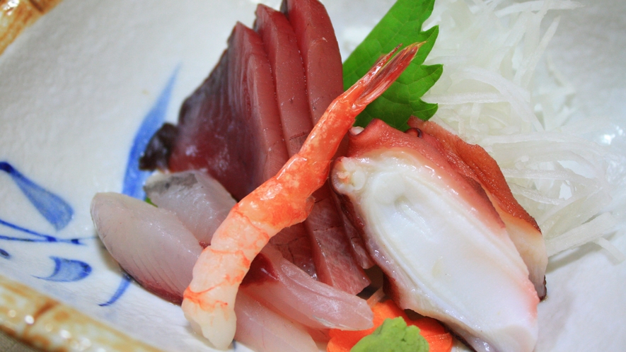 *【夕食一例】屋久島近海で獲れた海の幸をご賞味いただけます。