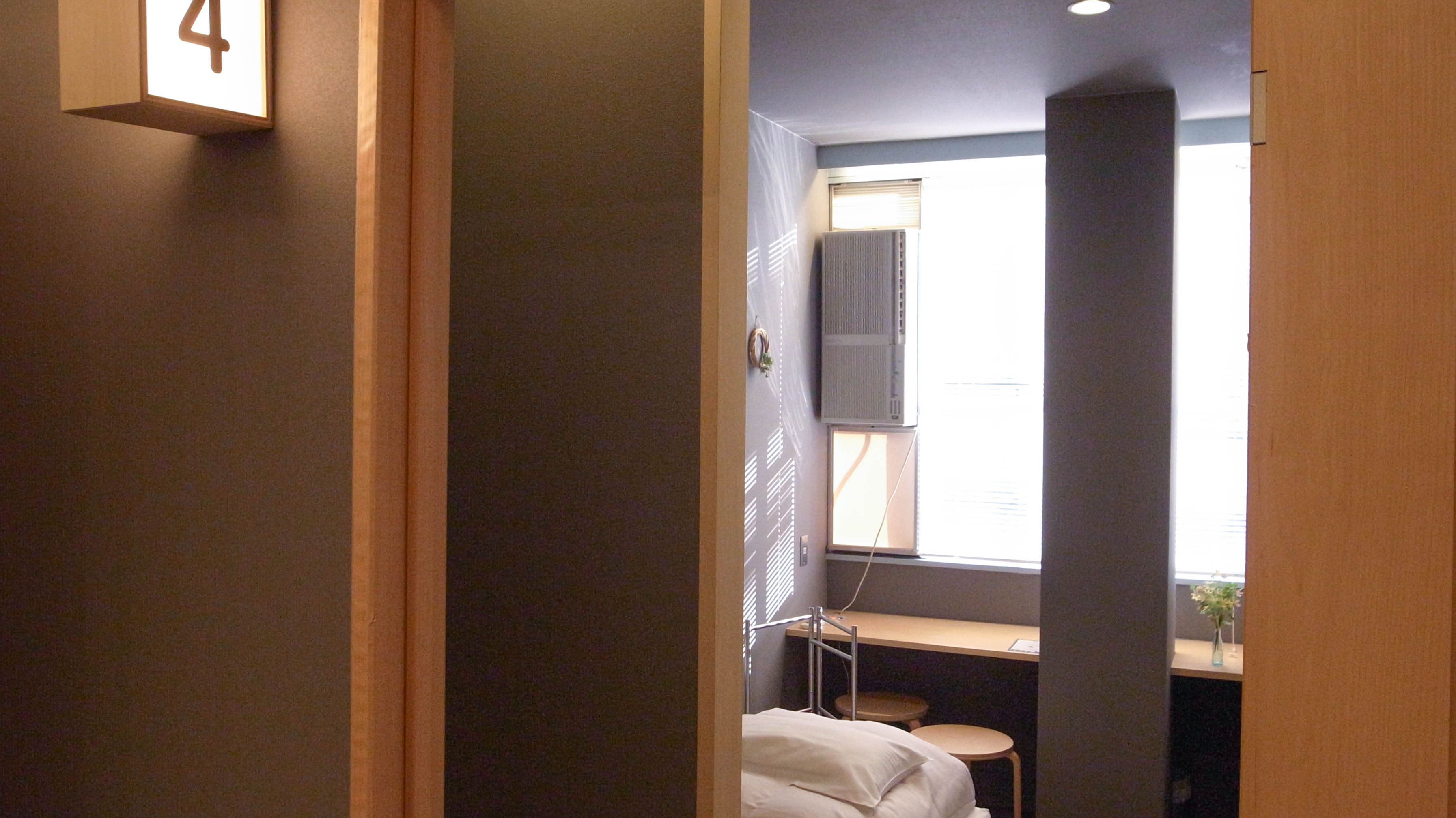 ＜シングルルーム＞1室のみのシングルルームもツインと同じ９㎡。すっきりと過ごしやすいお部屋。