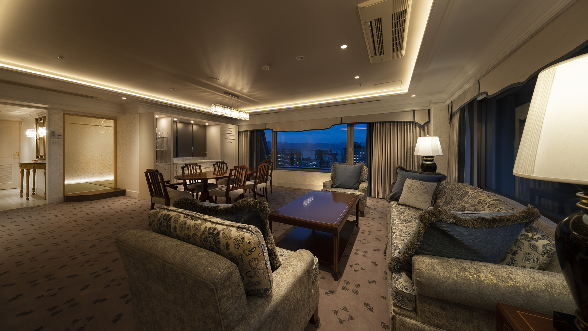 禁煙 プリンセススイート(112平米・北東向き・和室付)　リビング夜