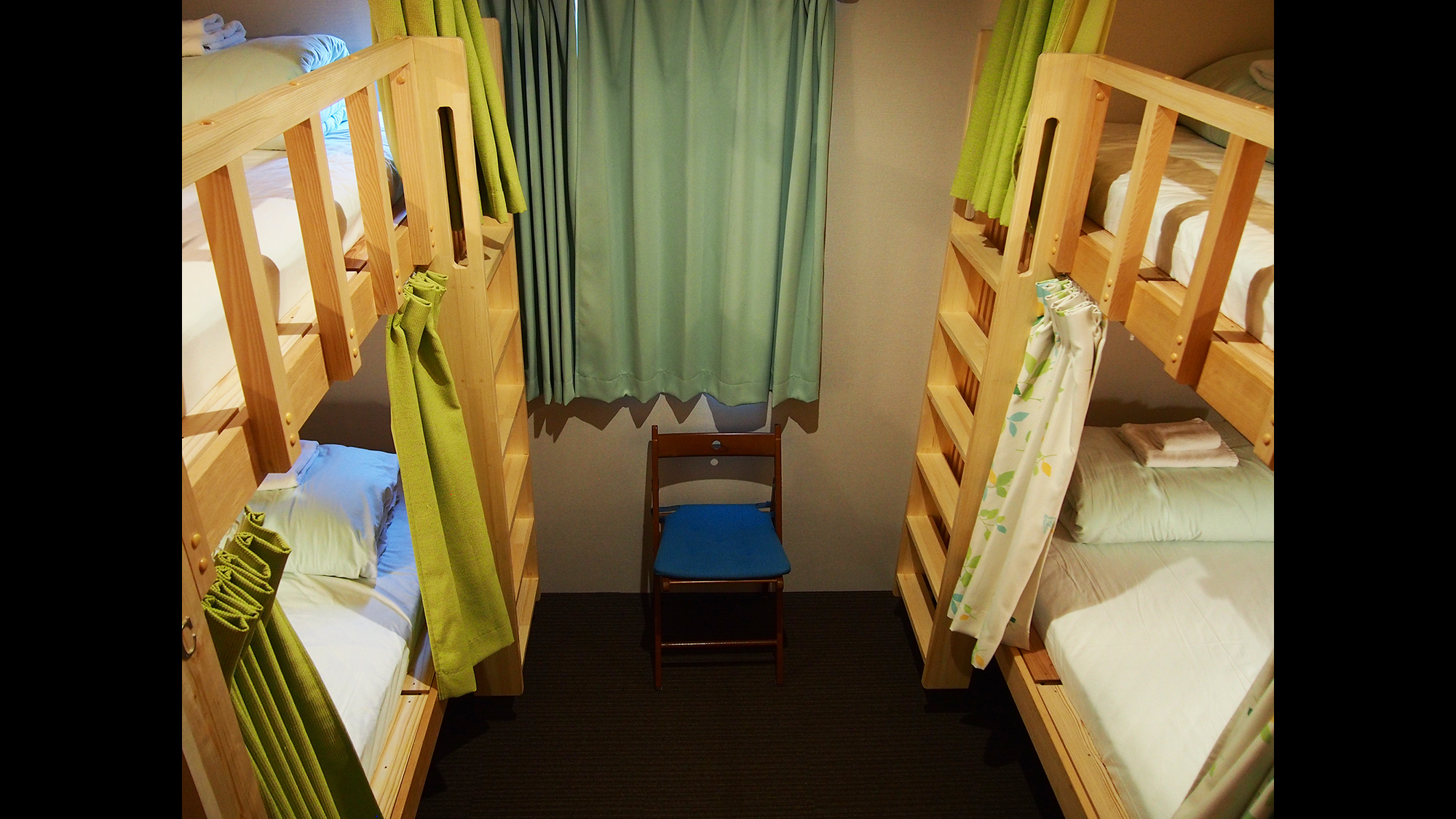 2段ベッド4人部屋 バストイレ付き