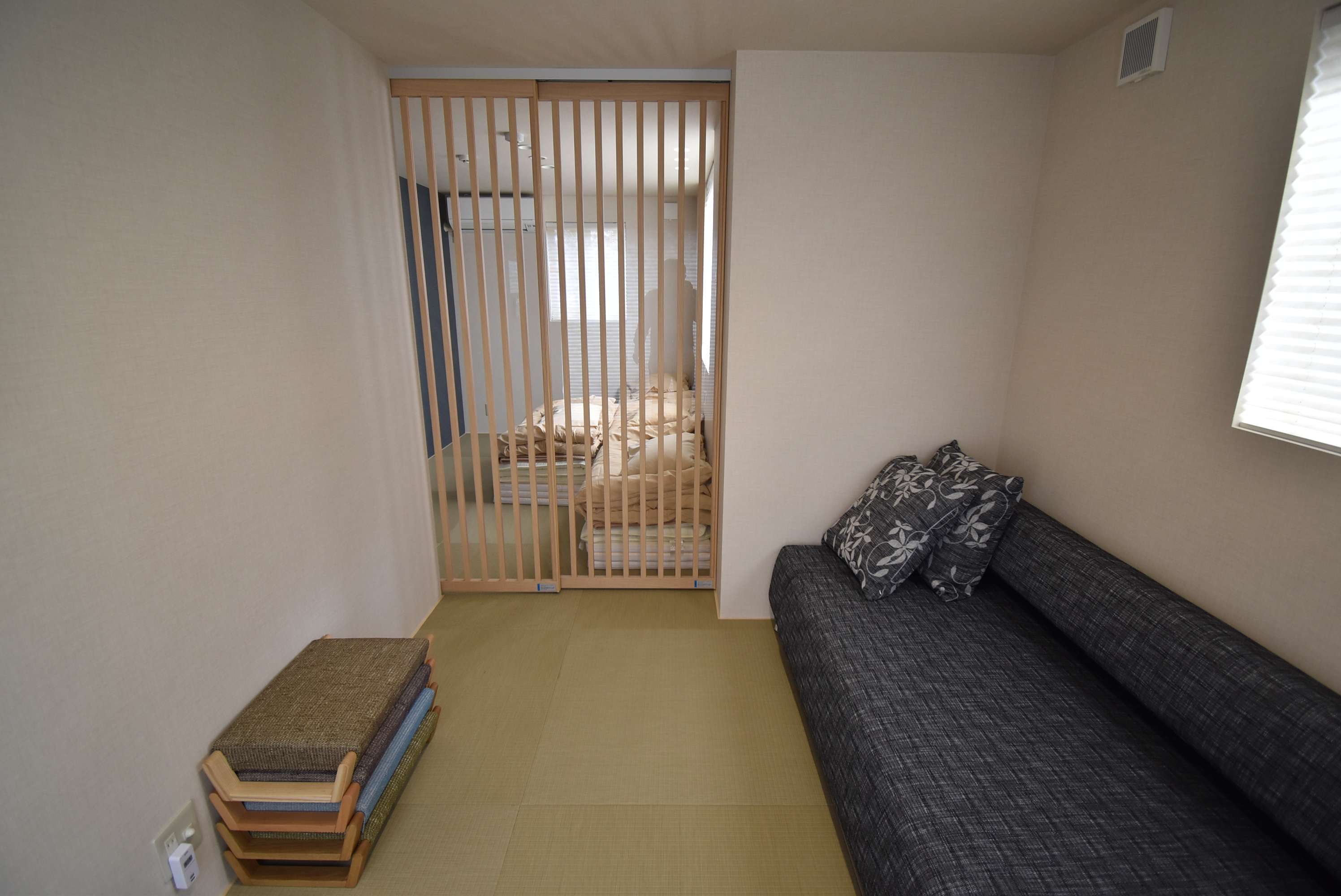 リビング兼寝室　ソファーベッド　ファミリー／グループ