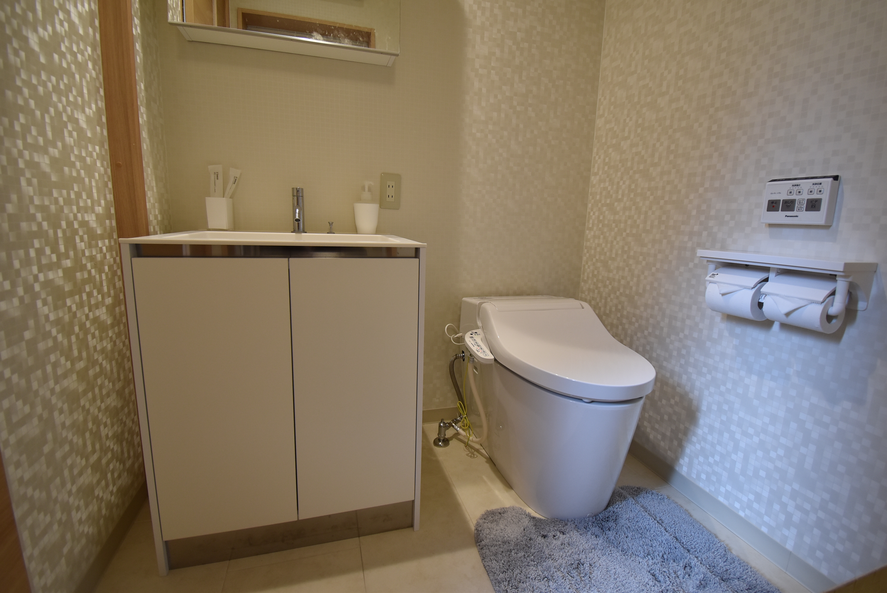 洗面台、トイレ（ウォシュレット付き）　ツイン