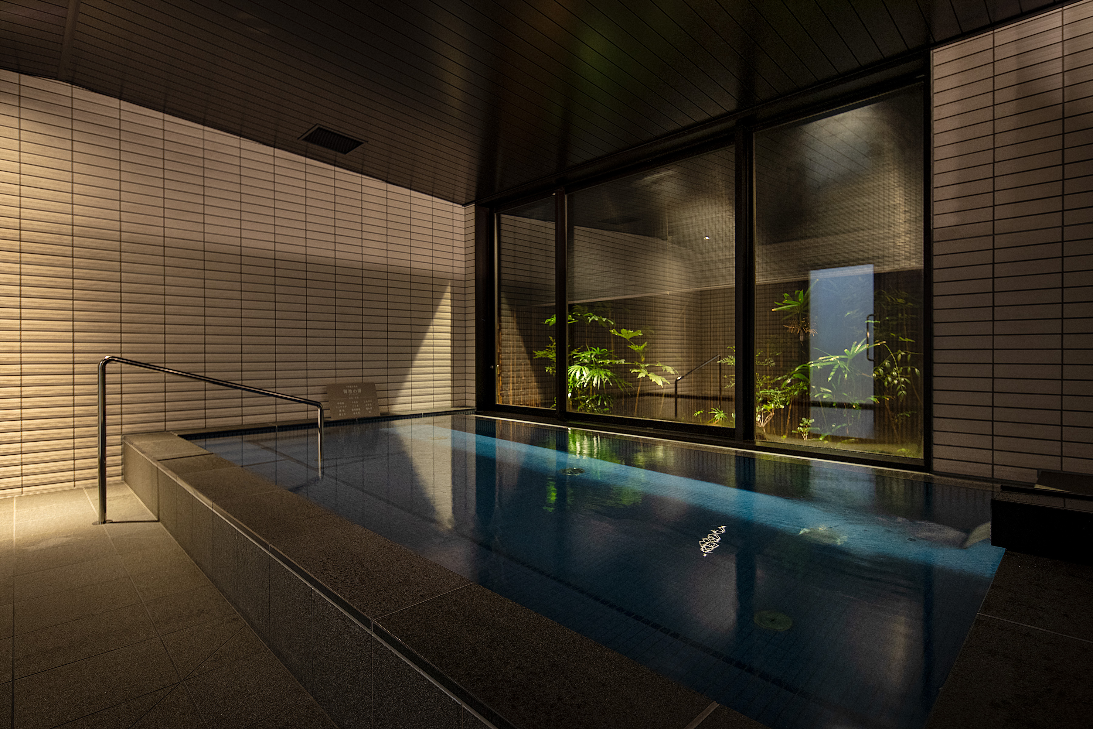 【大浴場】坪庭の美と湯の温もりが奏でる、贅沢な京都時間