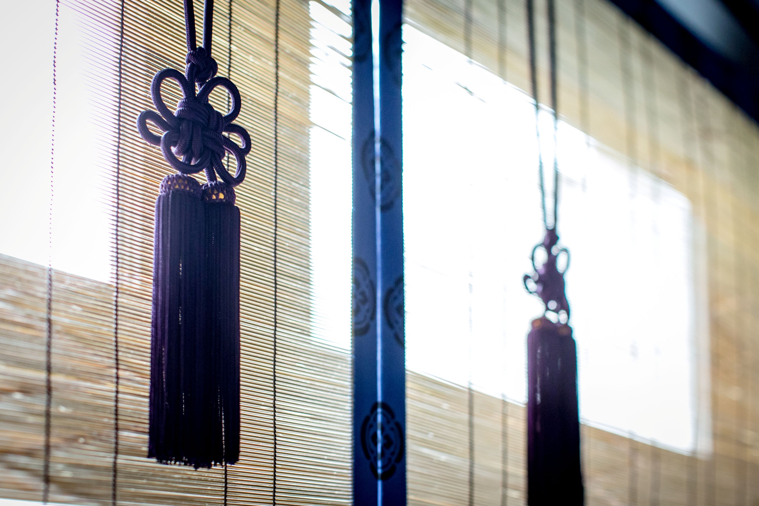 【翠簾】平安時代から続く有識紋様をあしらい、約200年の歴史を誇る「みす平」が手編みで仕上げた逸品