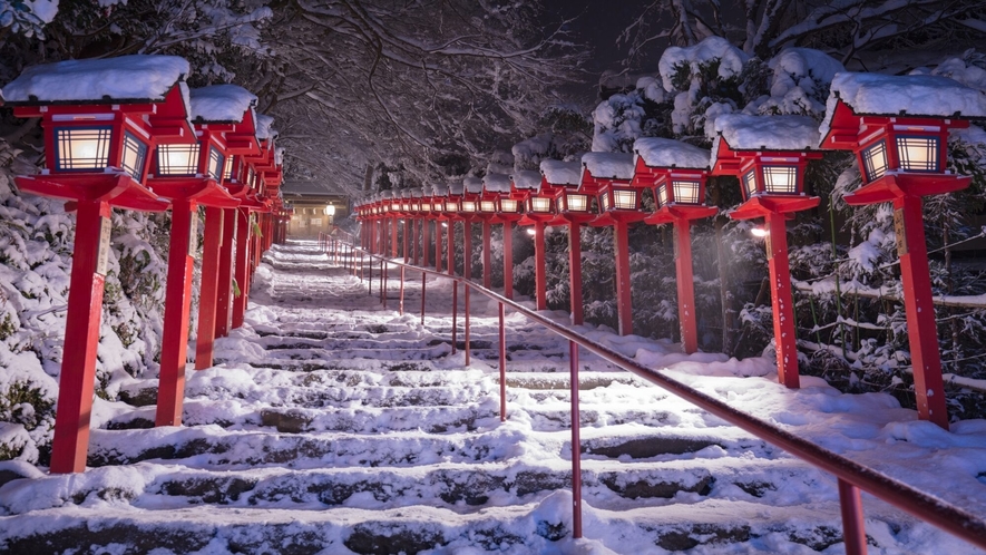 【貴船神社】冬はライトアップが最高♪美しい雪景色を堪能できます。