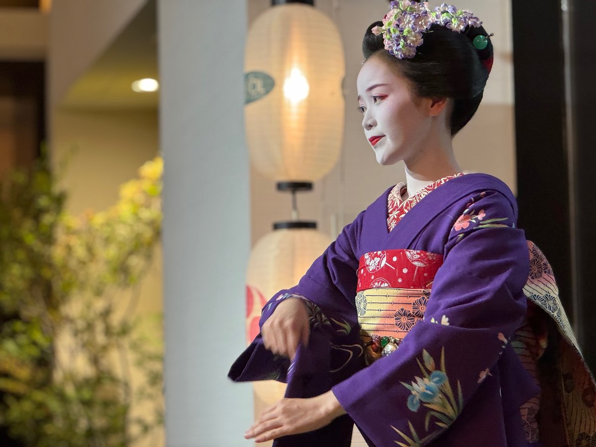 舞妓さんの舞が彩るホテルの夜、旅の記憶に刻まれる京の美意識