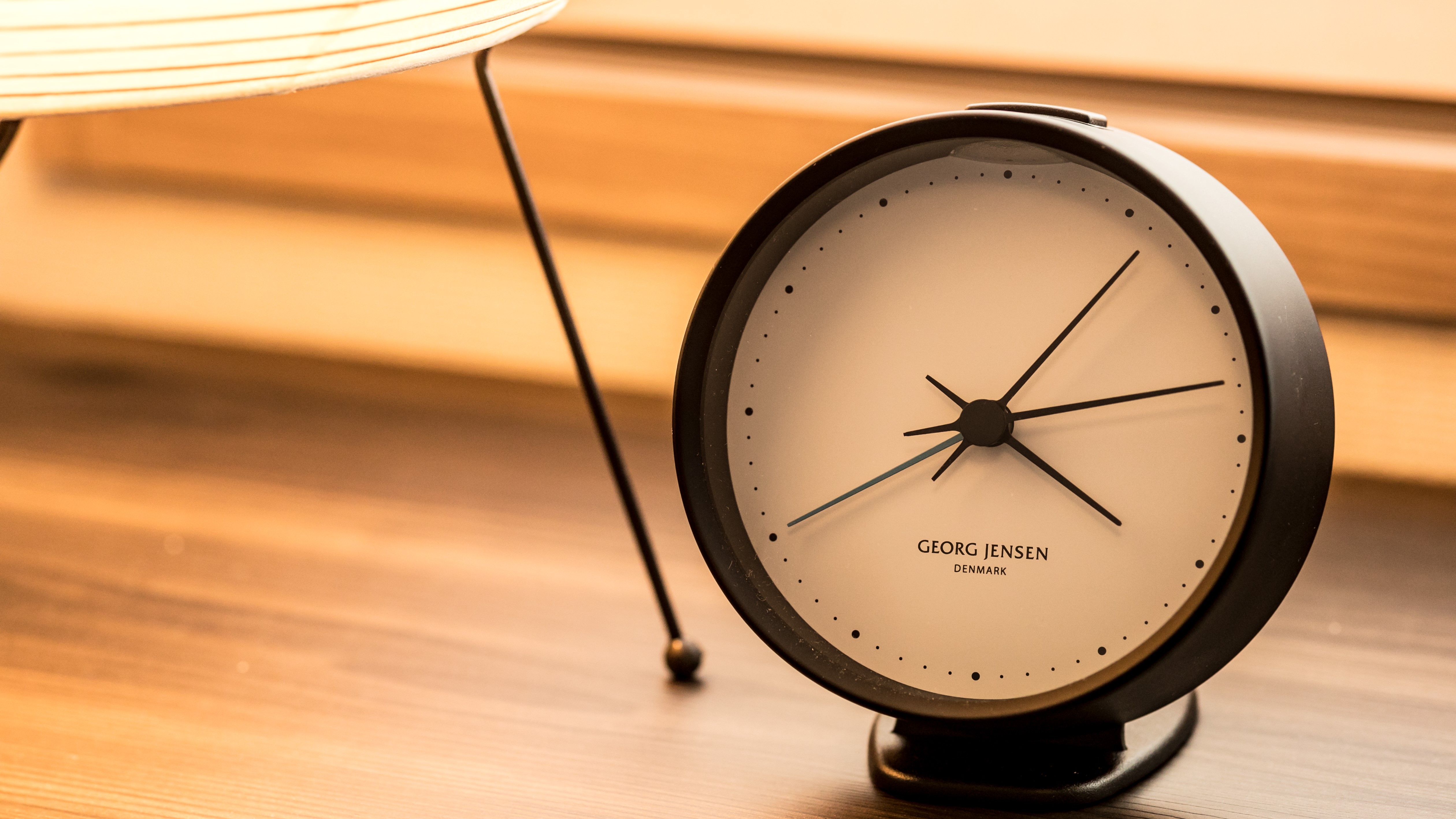 【時計】時計の針が止まりそうな、時を忘れるひととき