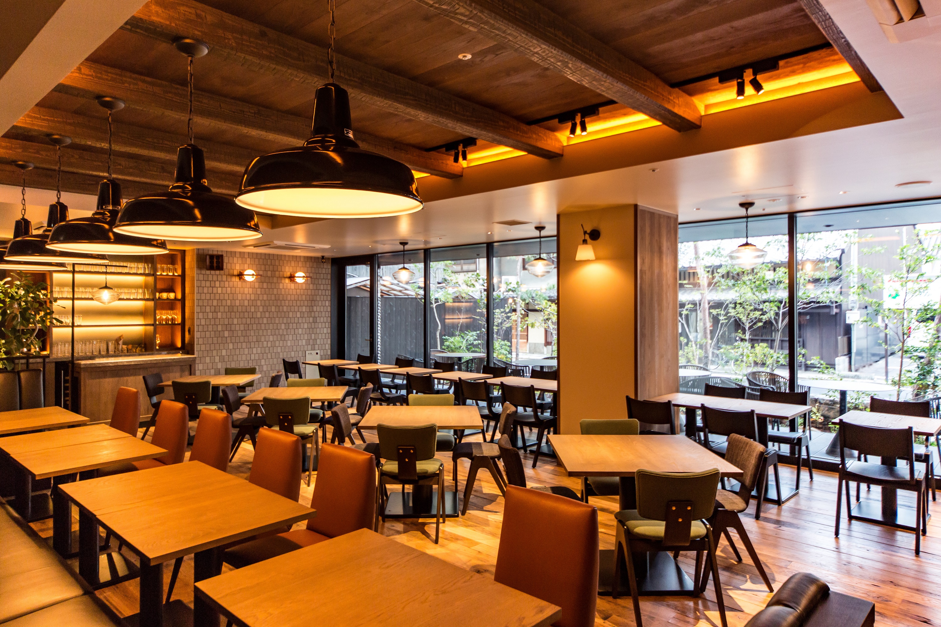 京都の朝に響く音楽、心を満たす一皿とともに