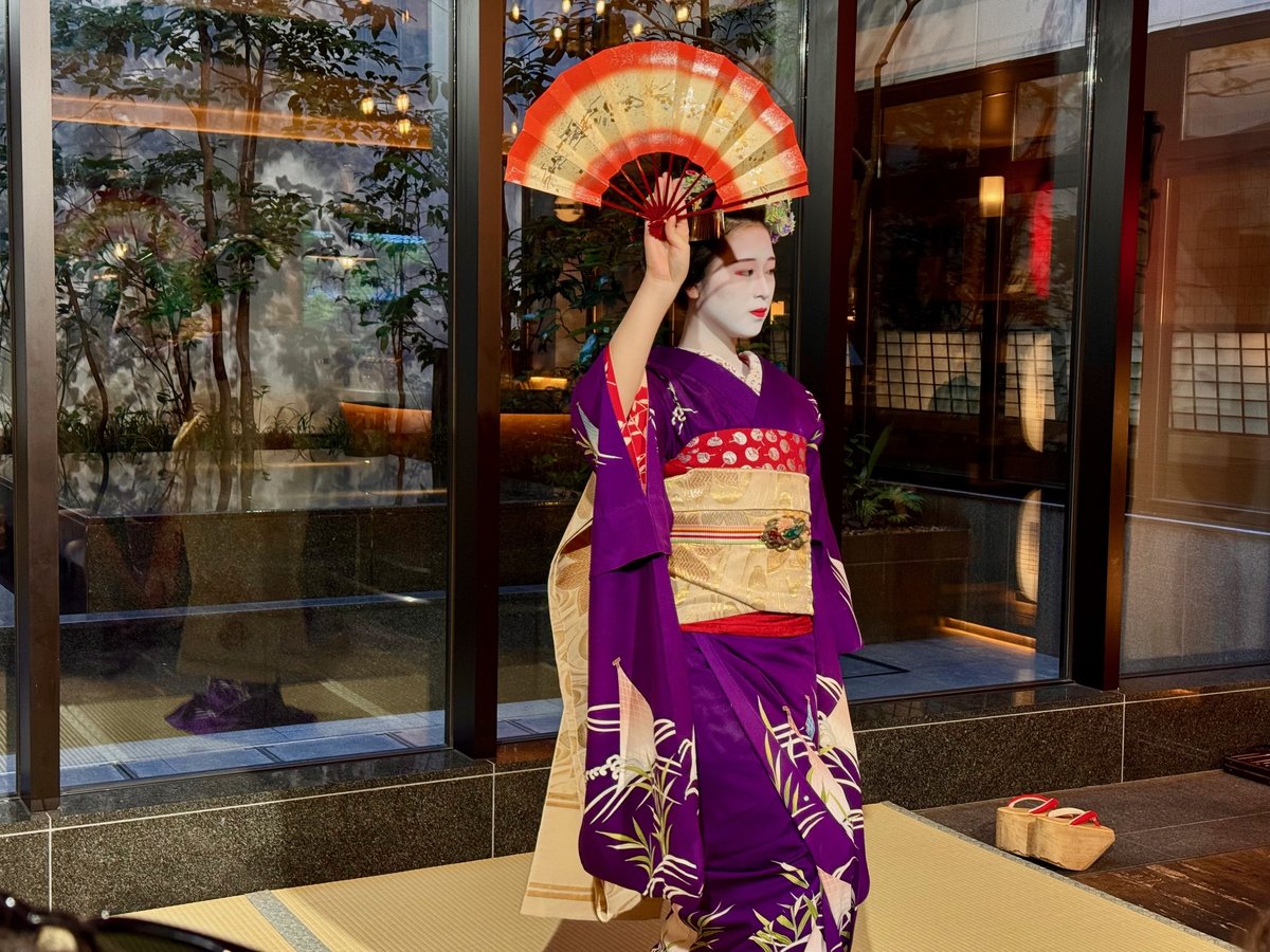 微笑みと舞が織りなす空間、ホテルに広がる京都の雅と贅沢なひととき