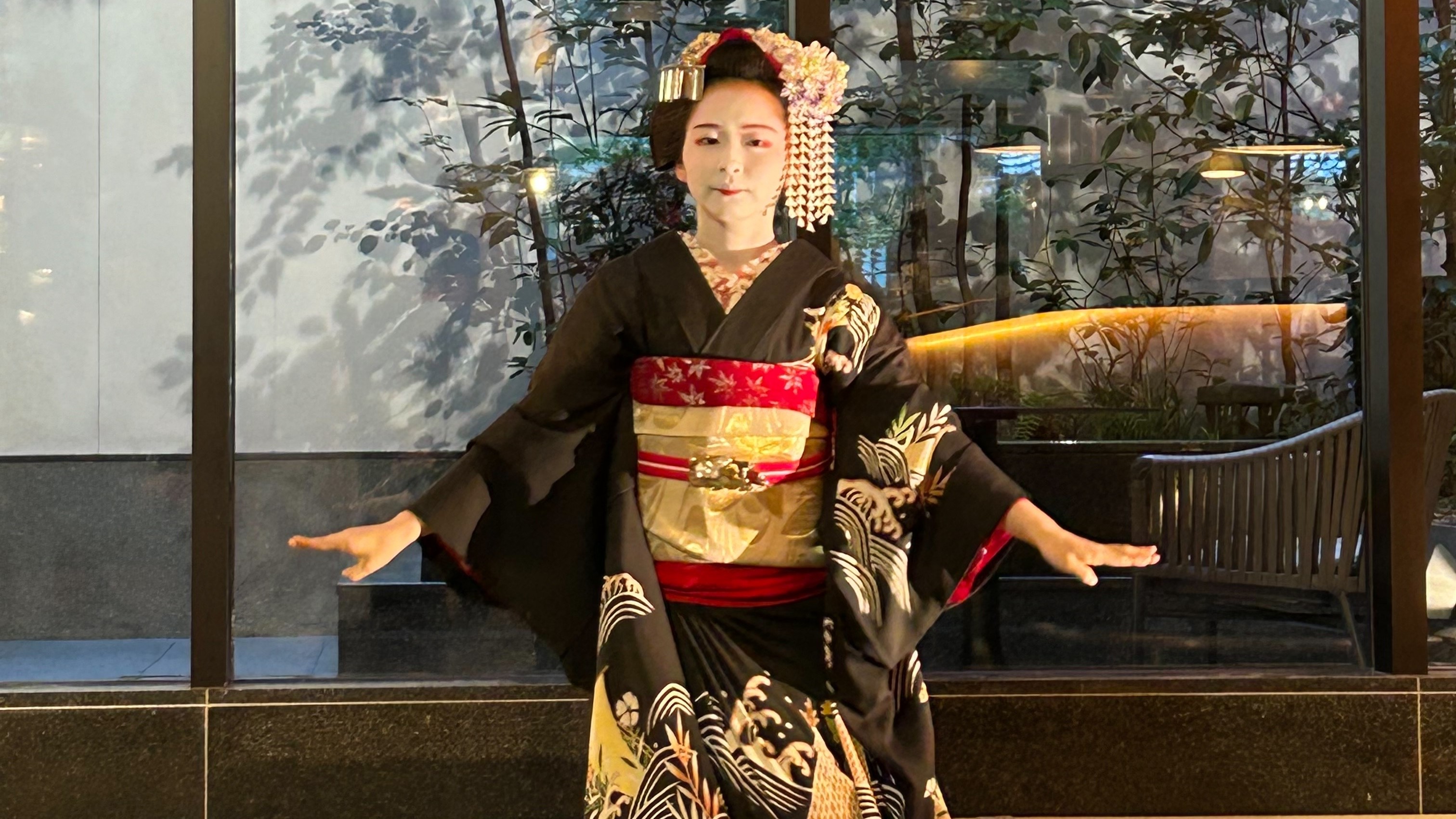 舞妓さんに会えるホテル_舞披露