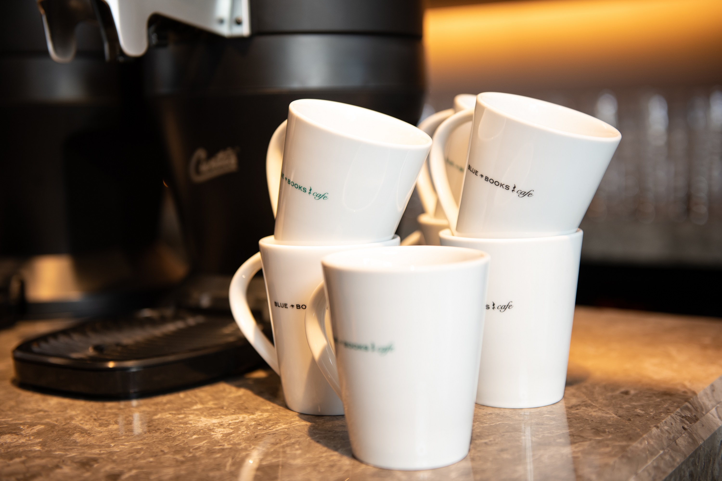 【カフェ】本と音楽に寄り添うカフェで、静かな午後を楽しんで