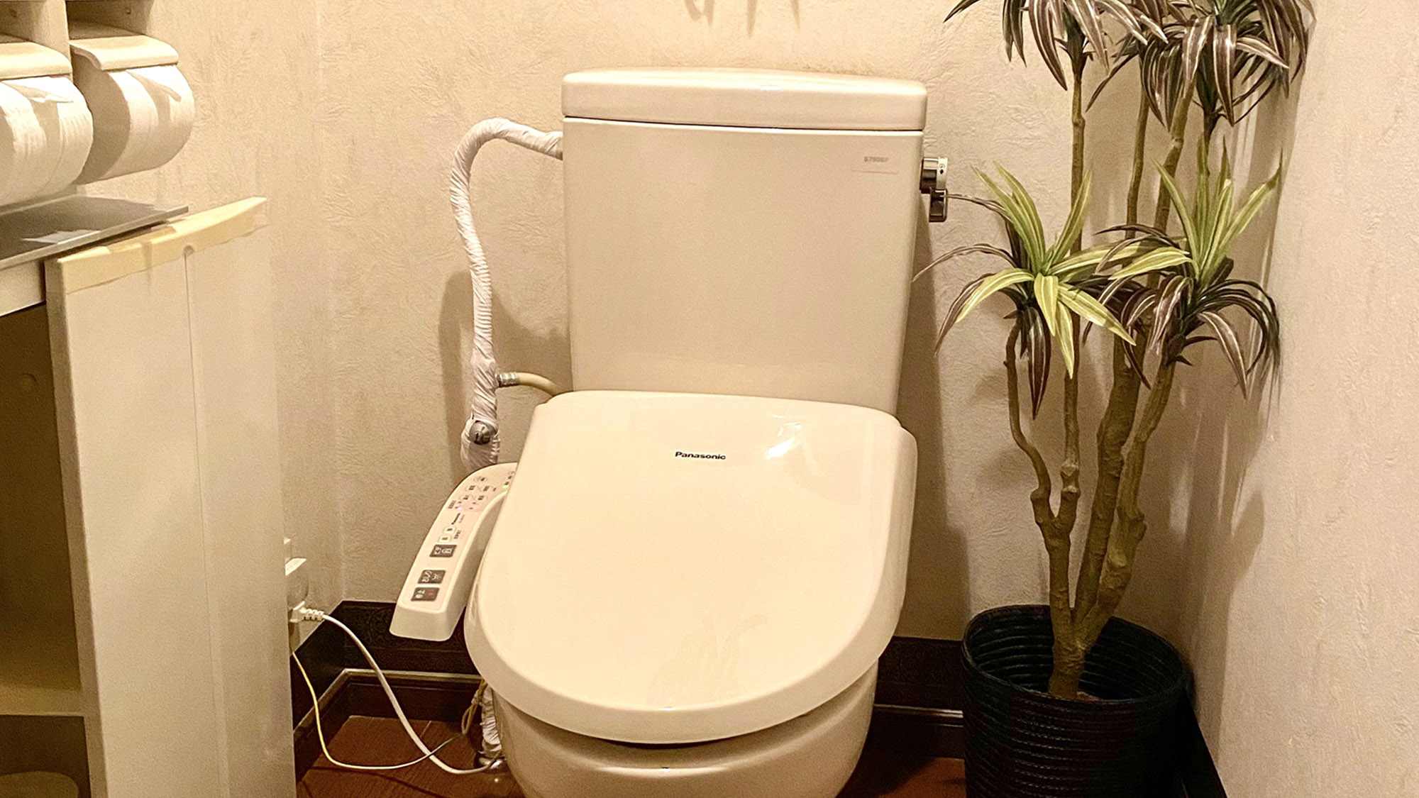 ・御手洗い / 洗浄機能付きのトイレです