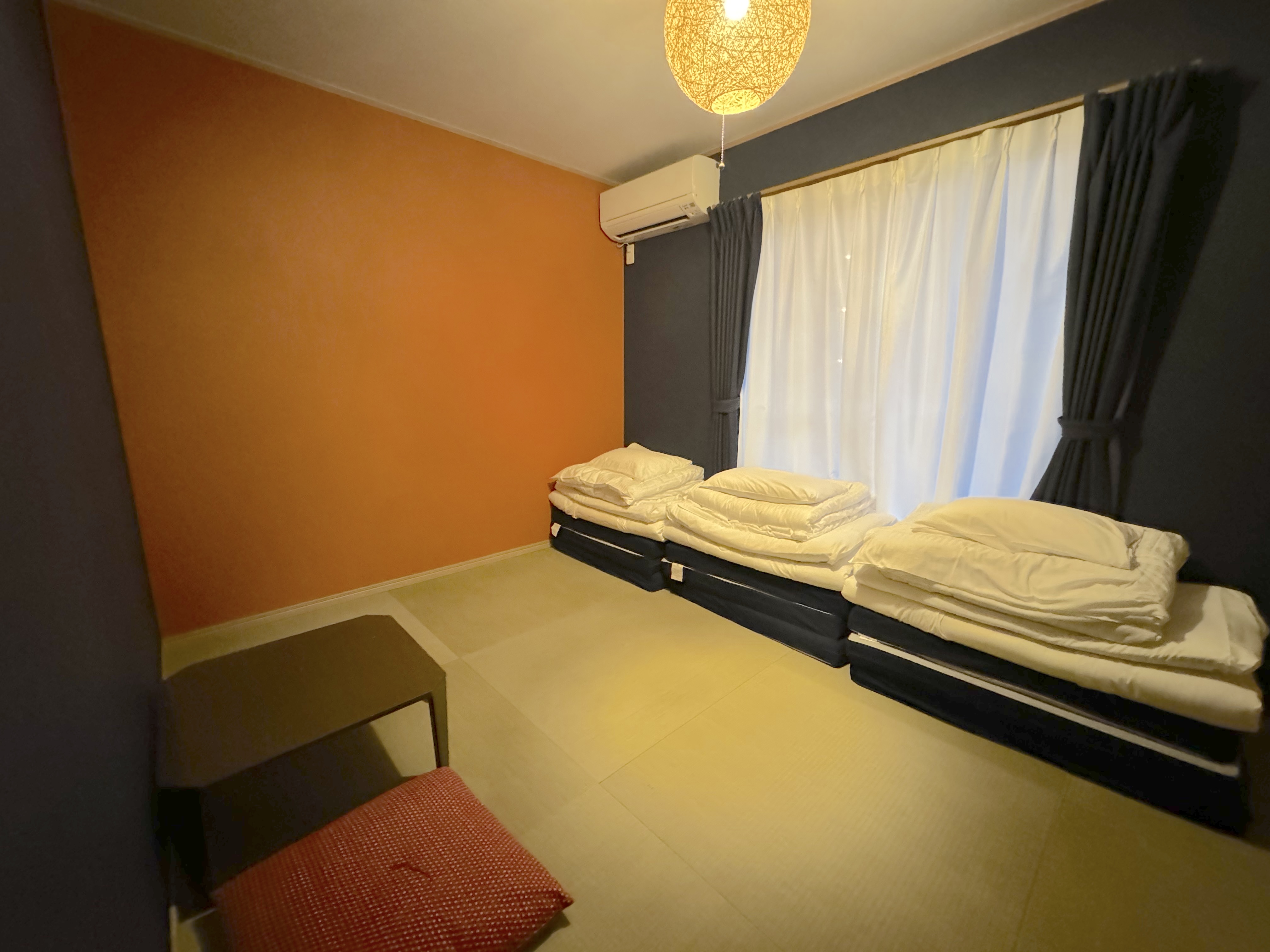 広々したお部屋でゆったりとおくつろぎできます