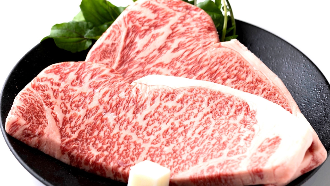 ガッツリステーキ！伊豆牛サーロインステーキと金目鯛煮付のボリュームプラン　お部屋食