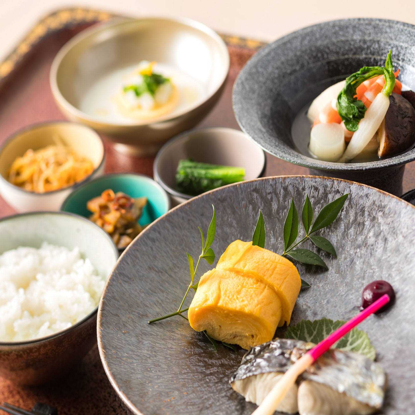 【お食事】お目覚めの朝には新鮮な地元食材をつかった栄養たっぷりの和朝食をご用意いたします