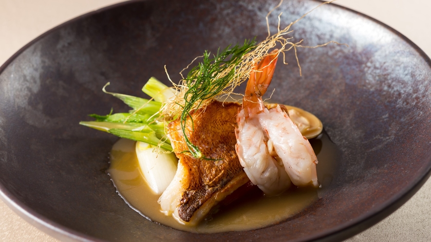 【お食事】銚子港で水揚げされた新鮮な魚を、旨みが詰まった一皿に。