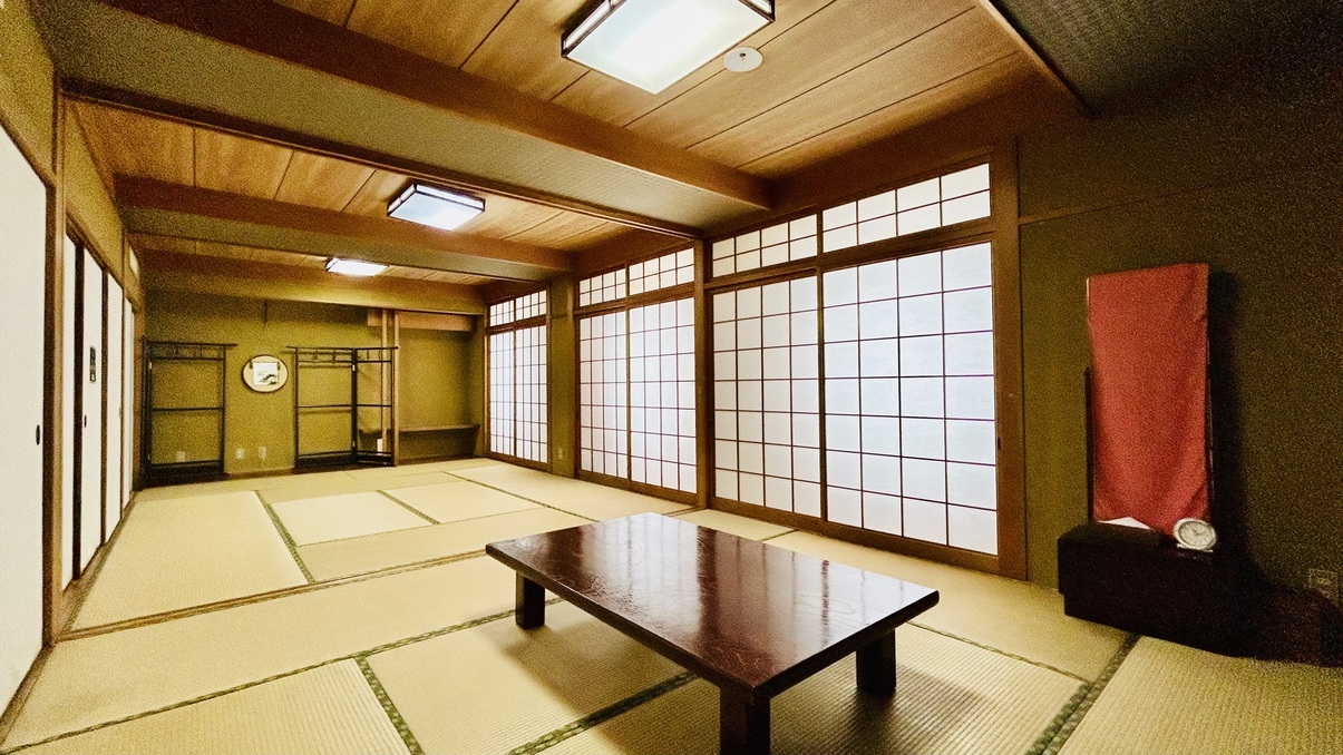【１日１室限定】お風呂、トイレが室外にあるからこそできるこのお値段！ひろびろ和室！１８畳！