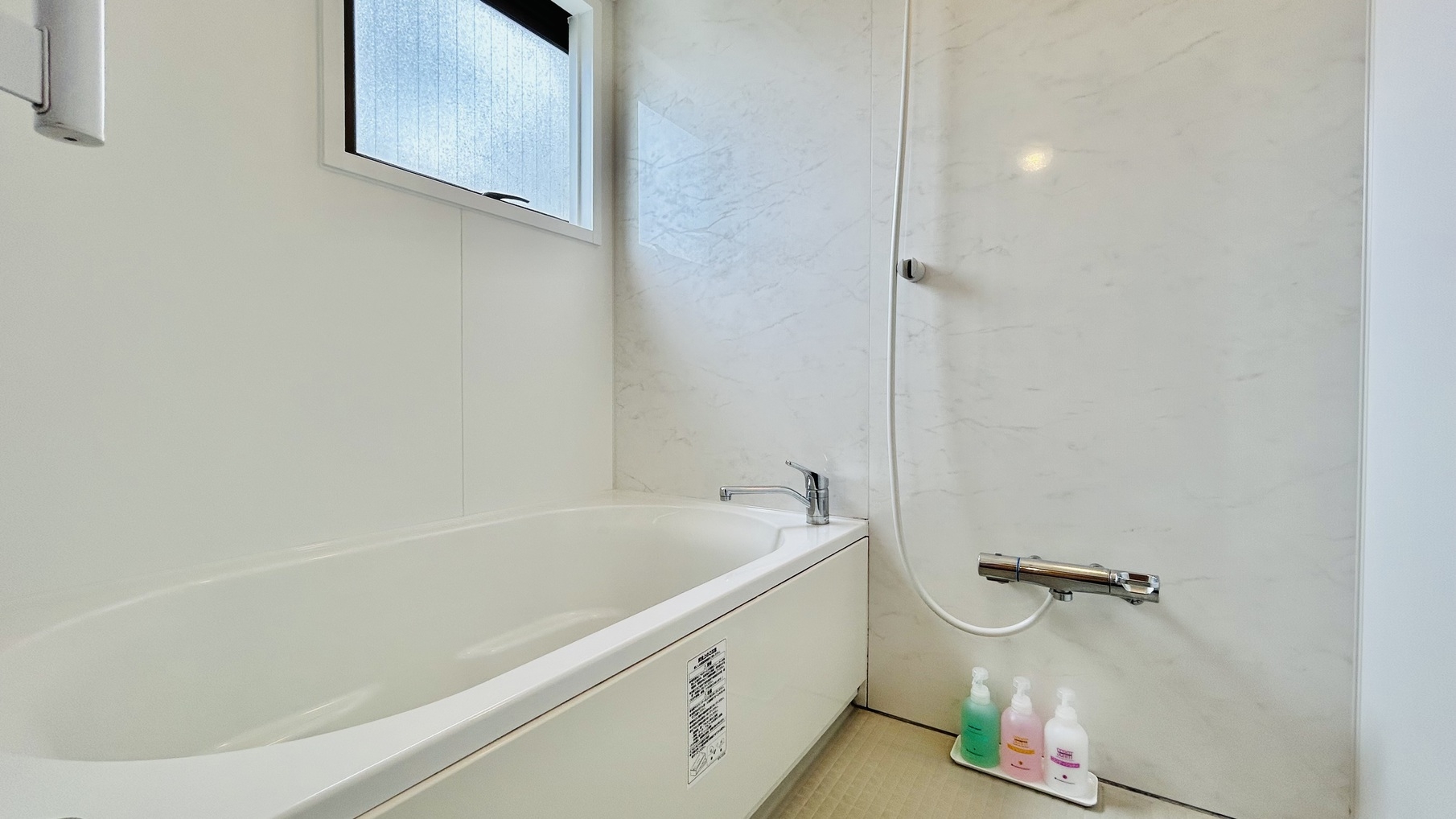 【１日１室限定】お風呂、トイレが室外にあるからこそできるこのお値段！ひろびろ和室！１８畳！