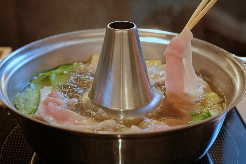 【ペット不可】【選べる夕食プラン】お鍋は4種の味から！選べる3種鍋と九種彩り小鉢orホットサンド朝食