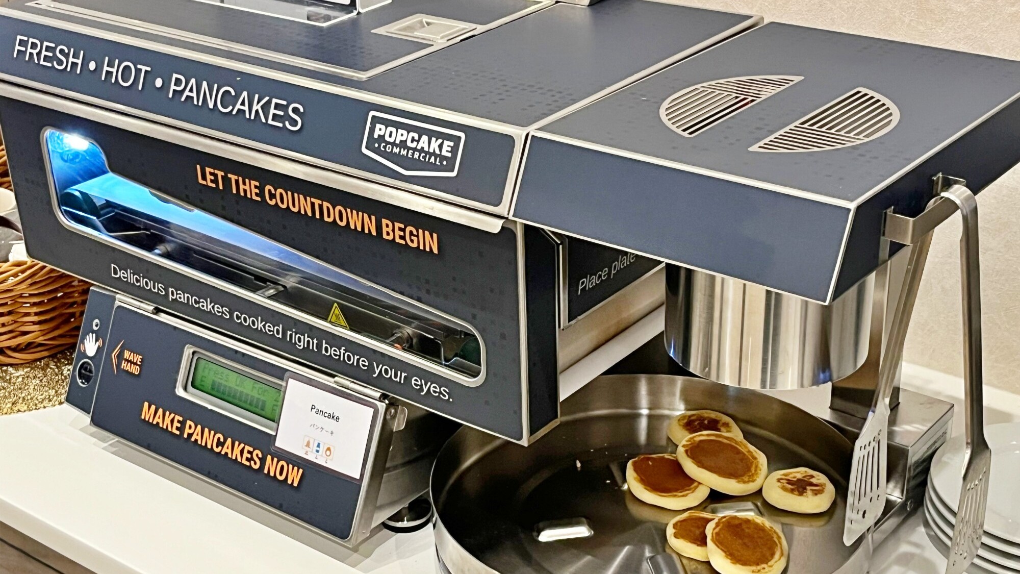 【朝食】タッチするだけでその場で出来上がってくるパンケーキマシン