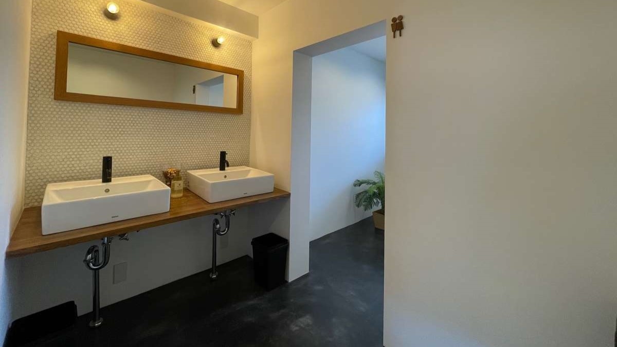 【別館】『9R HOSTEL』朝食付《籠盛り和朝食》プラン（サウナ／大浴場／Wi-Fi／Ｐ無料）