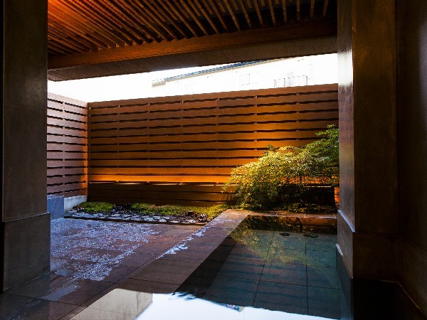 Private open-air bath "Tsuki no Yu" designed by graf 45 minutes ¥ 3500