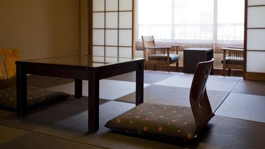 和紙の灯りと琉球畳のシンプル和室