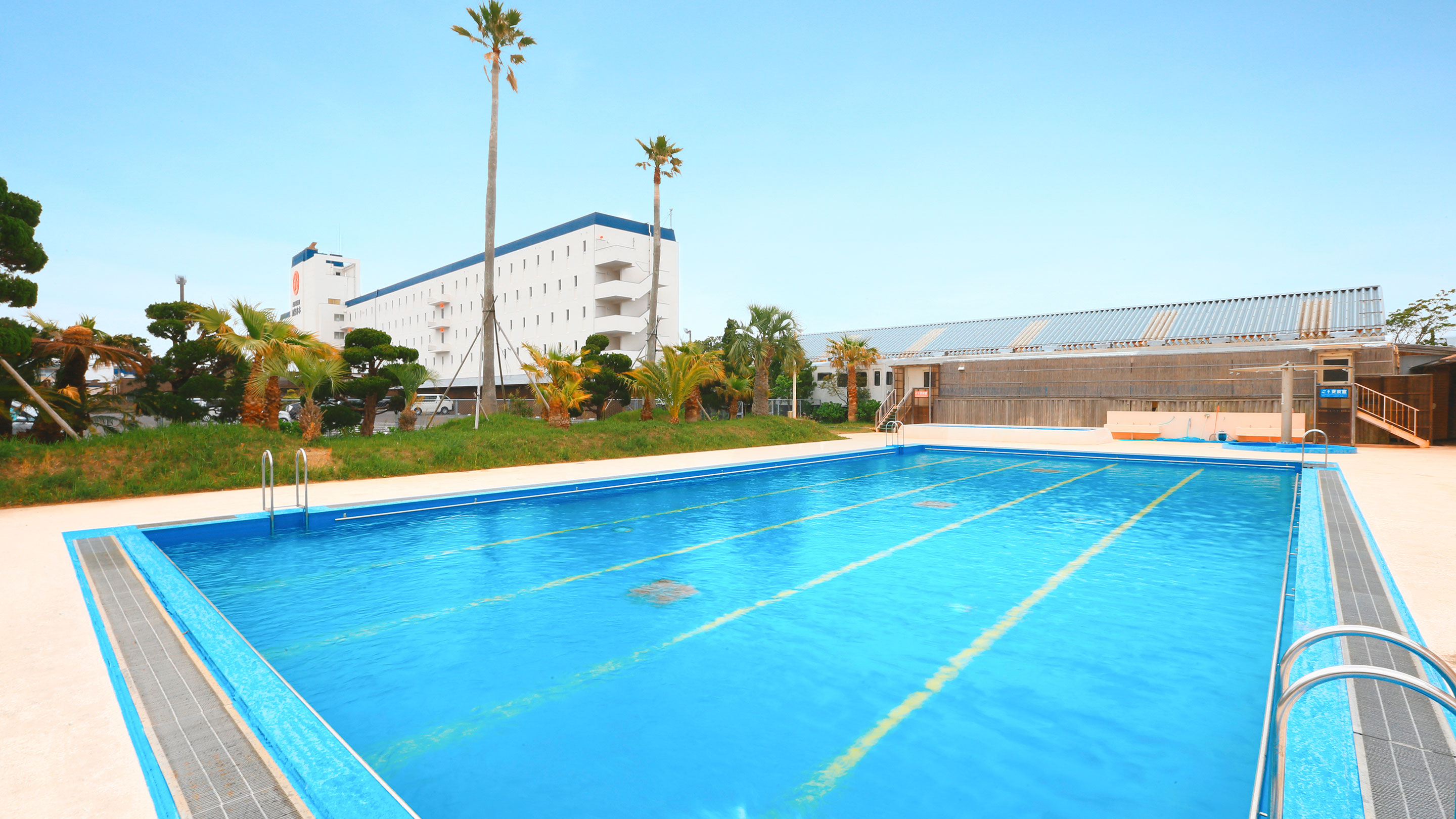 屋外プール※夏季限定