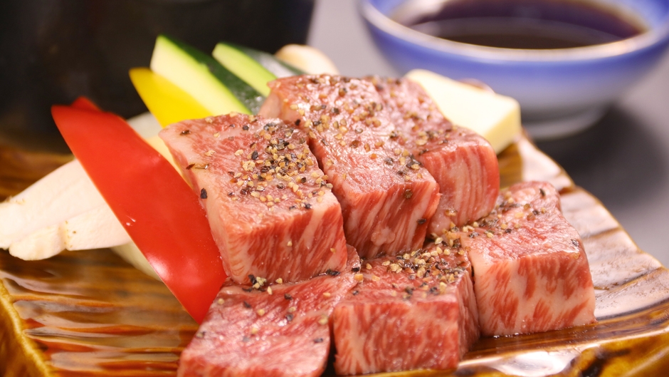 ★【1泊2食】熊野牛orアワビから選べる一品♪旬の会席料理を少し贅沢に