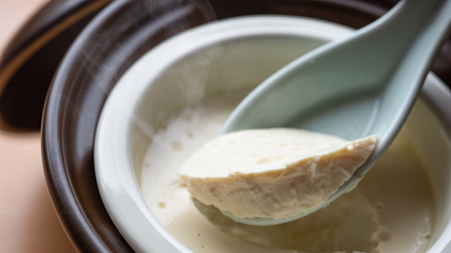 *【朝食一例】朝から身体に優しい湯豆腐。ほっこりする和朝食をご堪能ください。