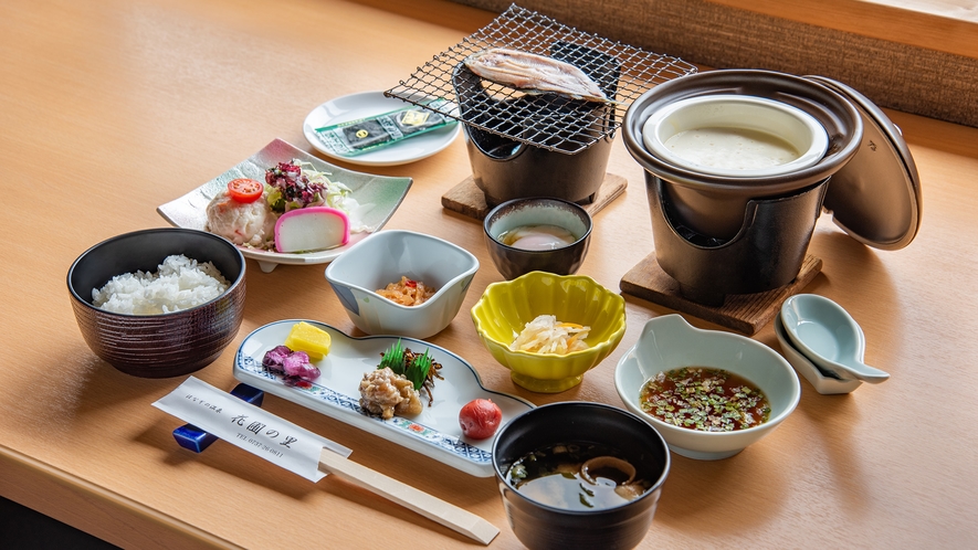 *【朝食一例】サラダや焼き魚、湯豆腐等、バランスの取れた健康的な和朝食をご用意致します。