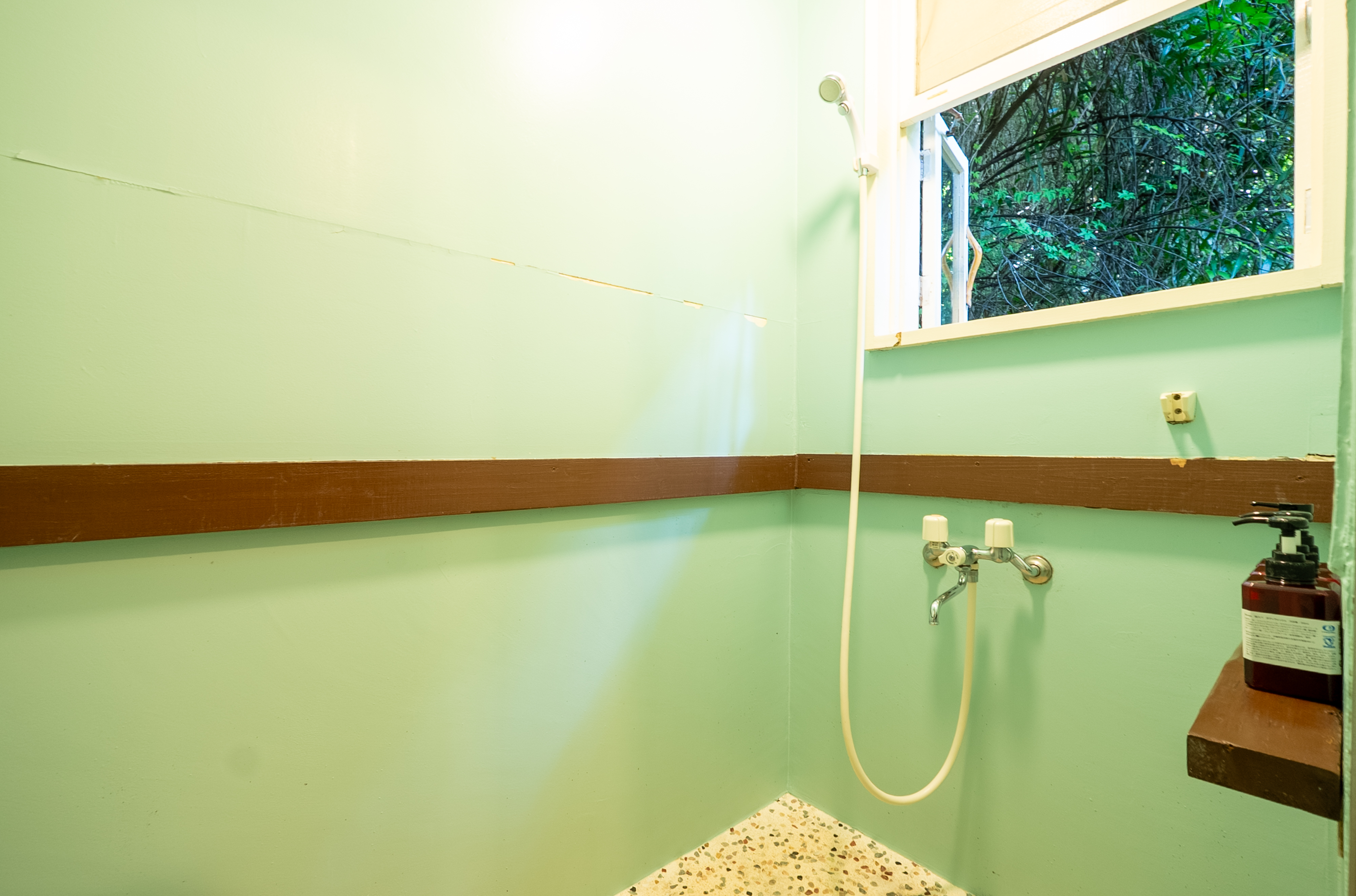 山の小屋　バスルーム