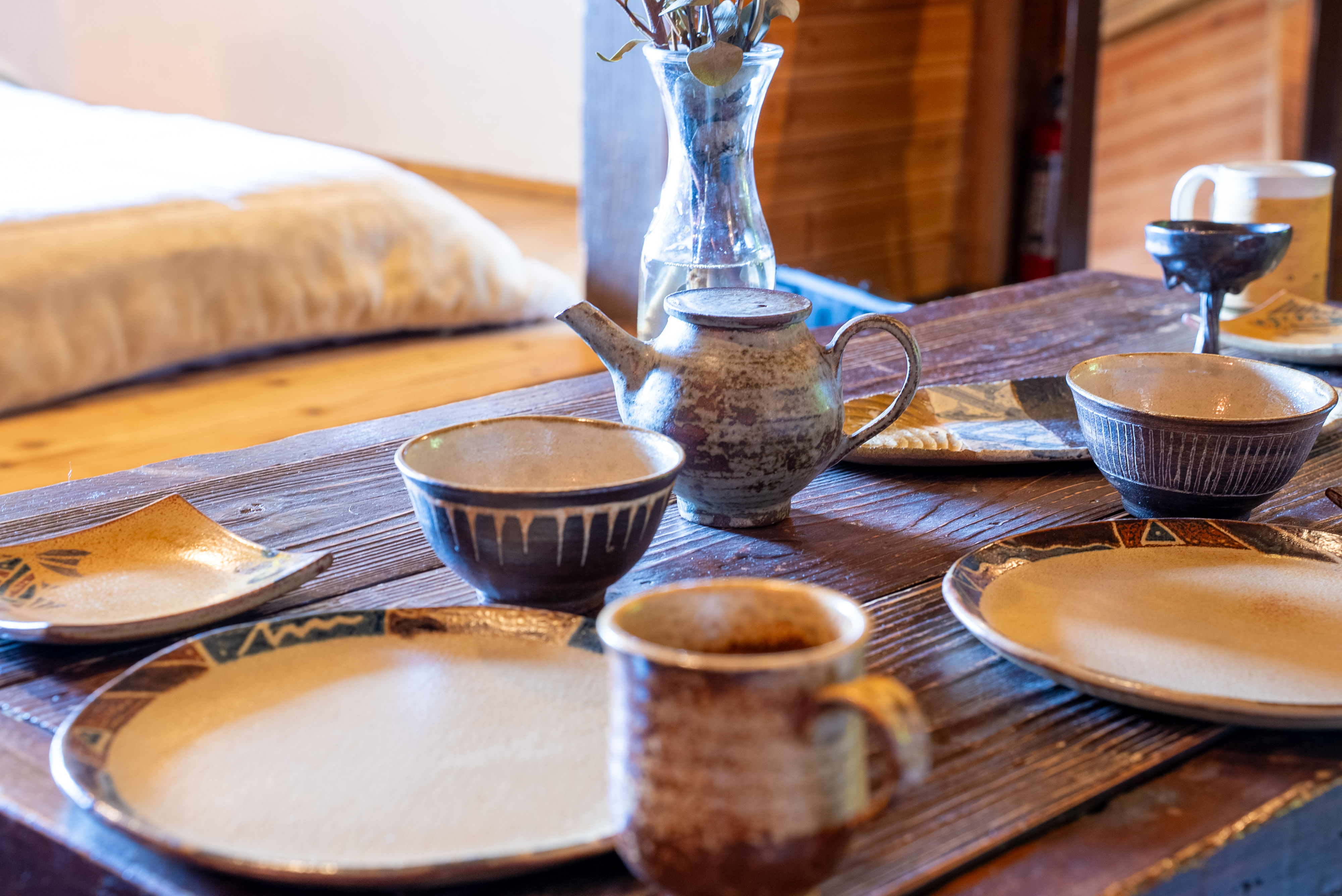 山の小屋　食器