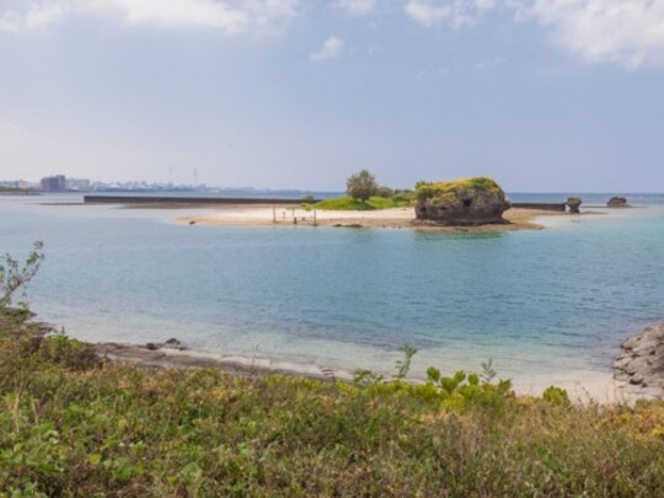  アラハビーチから少し離れた無人島