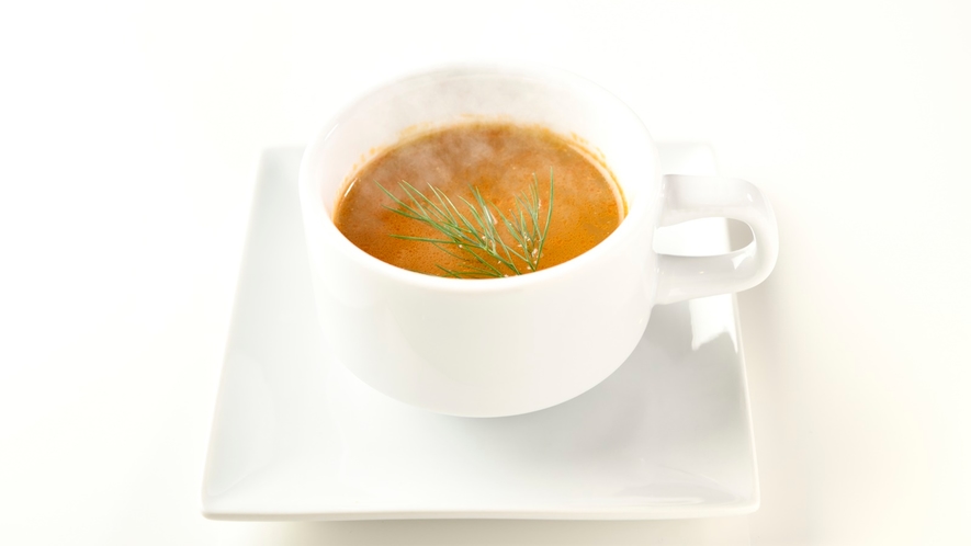 ・【食事一例】温かなスープでほっとしていただける。野菜や素材を大切に活かしています。
