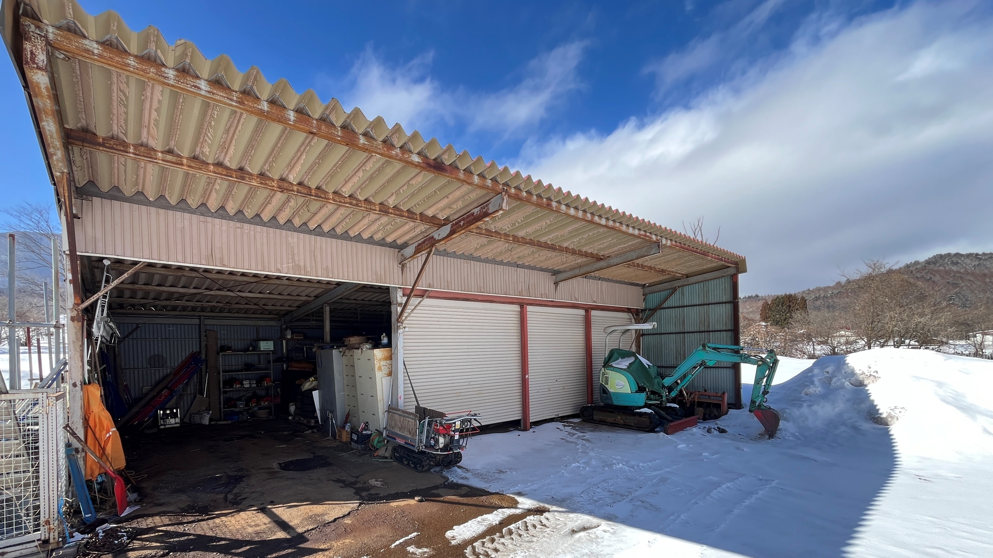 屋根付きガレージ