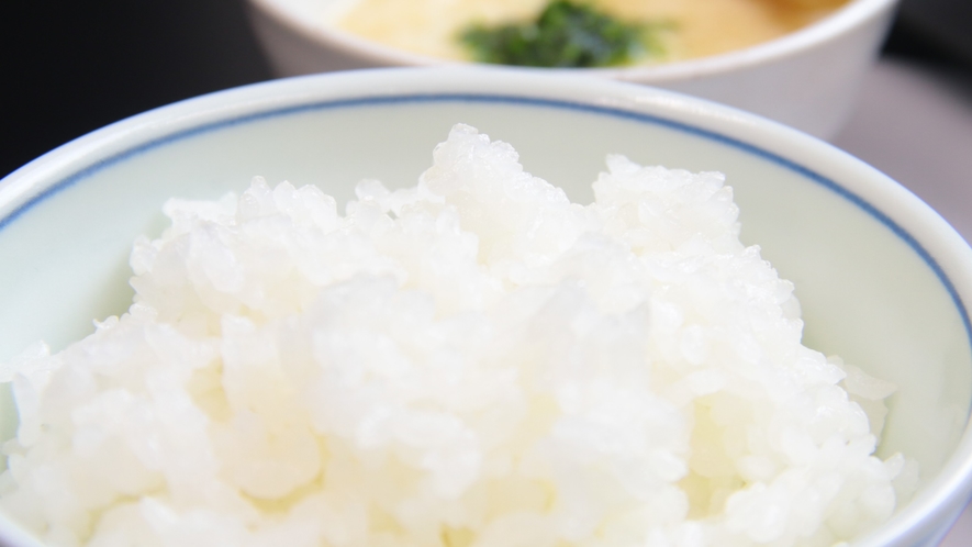 【朝食一例】炊き立ての自家製米は、甘味を感じます。